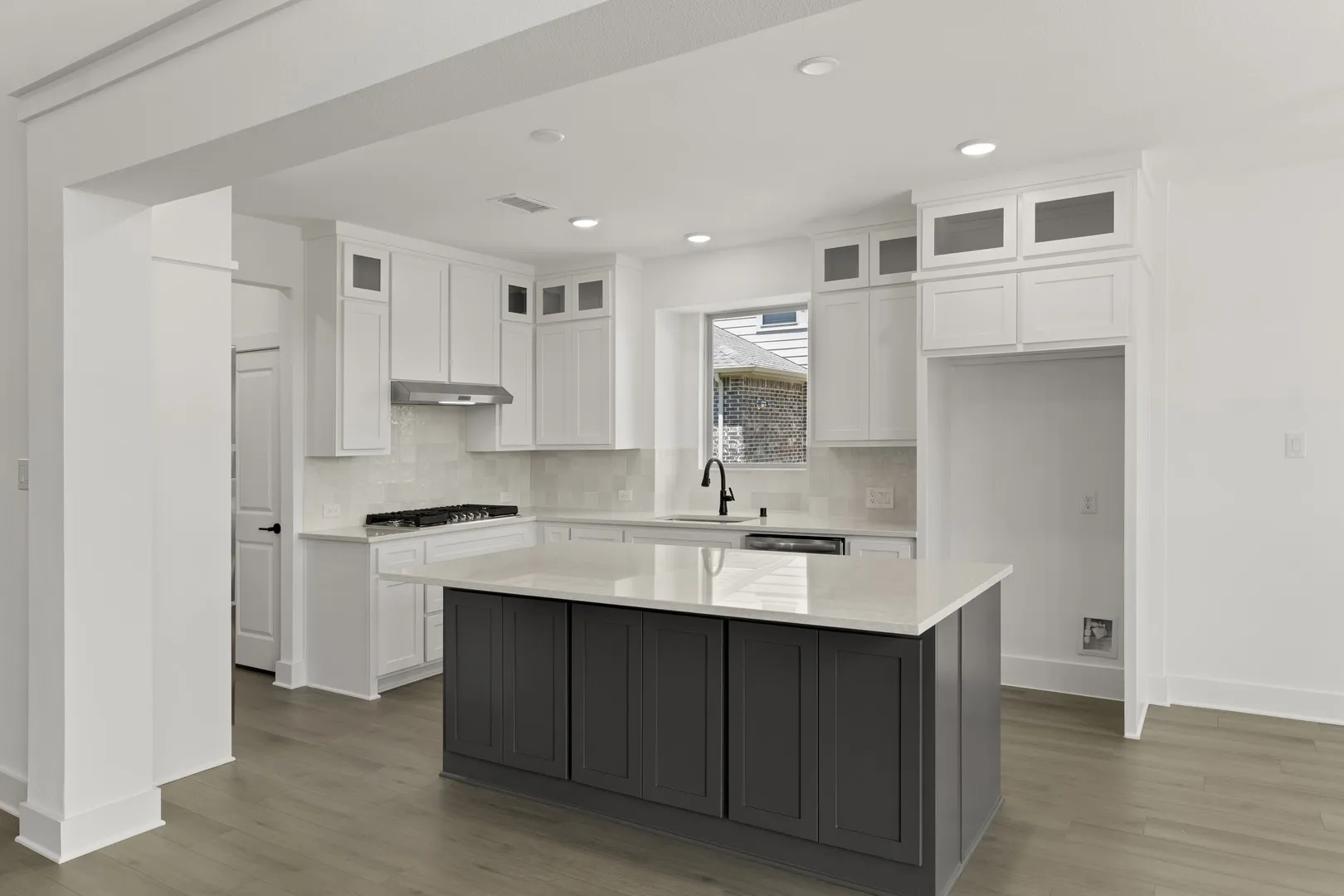 11. 933 Gold Finch - Kitchen (2)