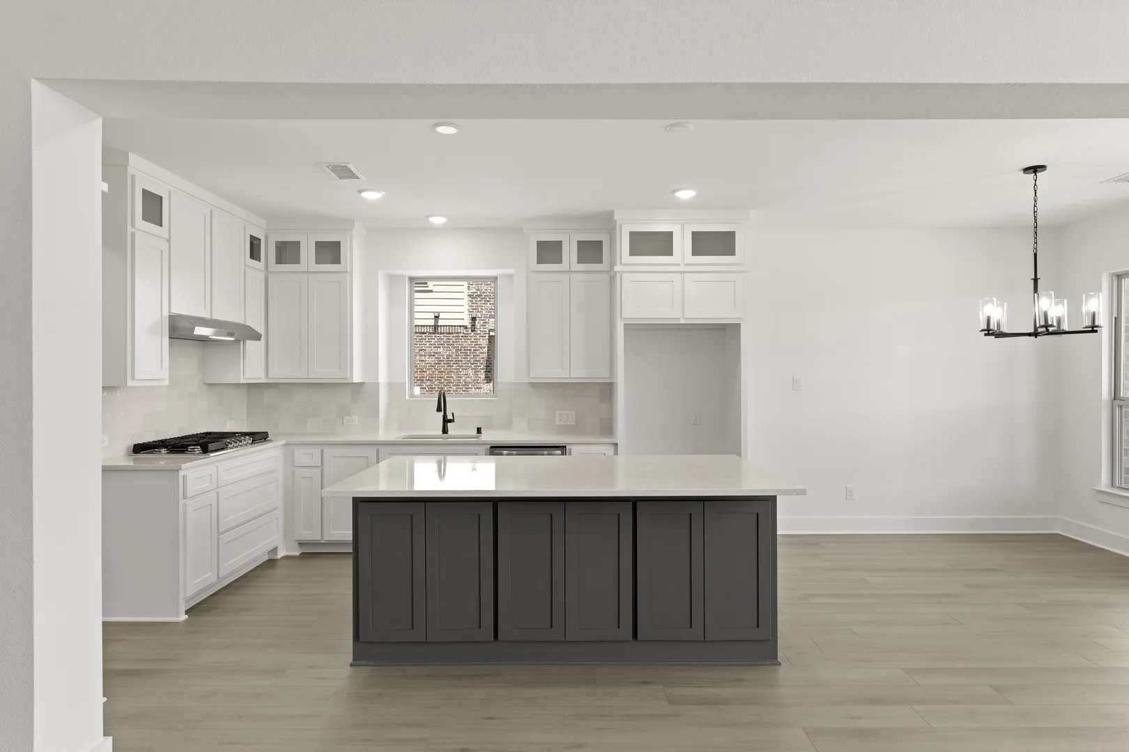 10. 933 Gold Finch - Kitchen