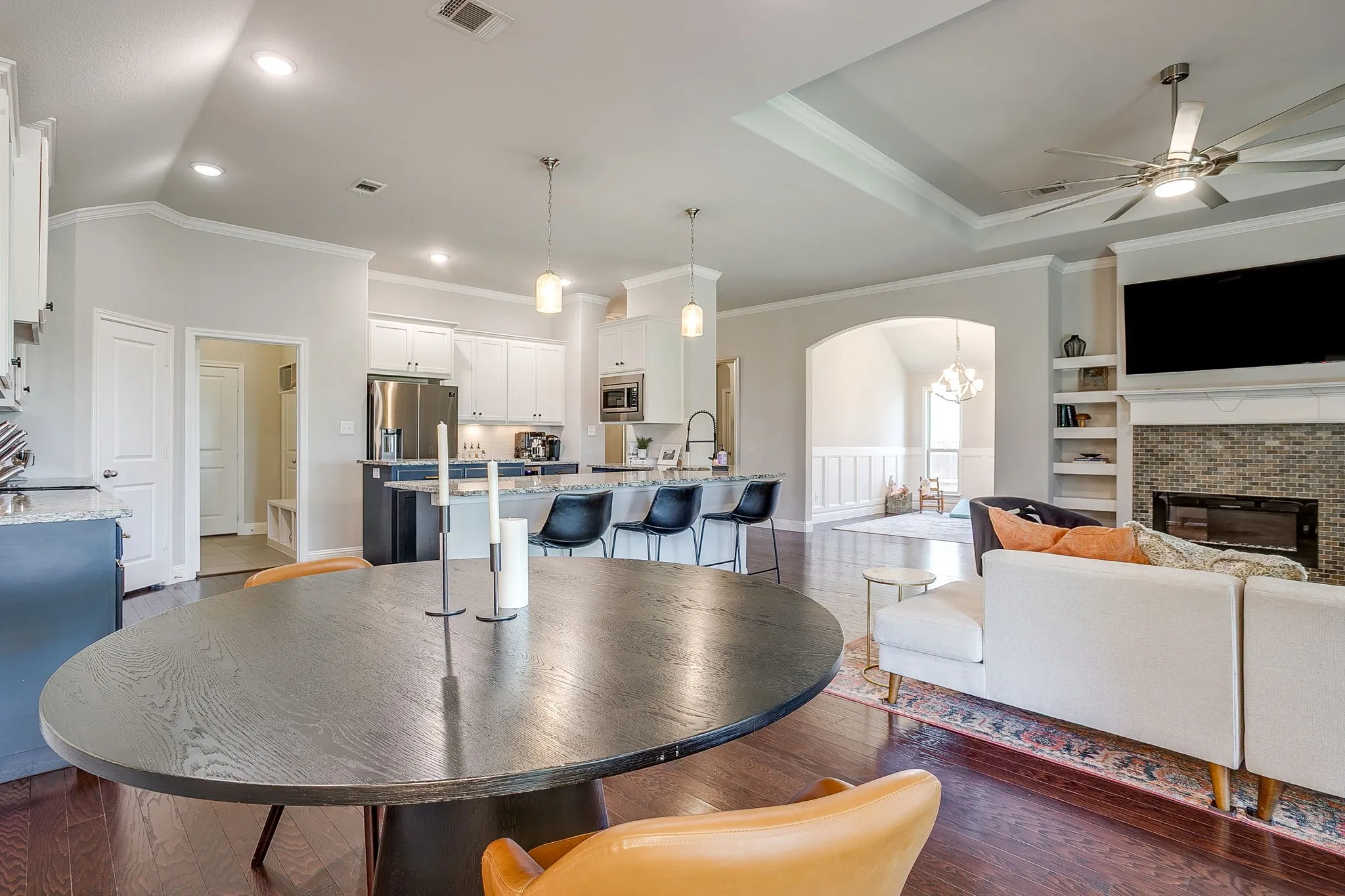 Single Family Residence For Sale in Tarrant County , 548 Inwood Street, Benbrook, Texas 76126, 3 Bedroom, 3 Bathroom, 2 Garage spaces, 2,175 Sqft, built in 2017, mls#21355280, Real Estate Agent in Benbrook, Homes For Sale in Tarrant county, Homes For Sale in Benbrook, Realtor in Benbrook Texas, Real Estate Brokerage Independent Realty Texas, Luminita Cordes Realtor