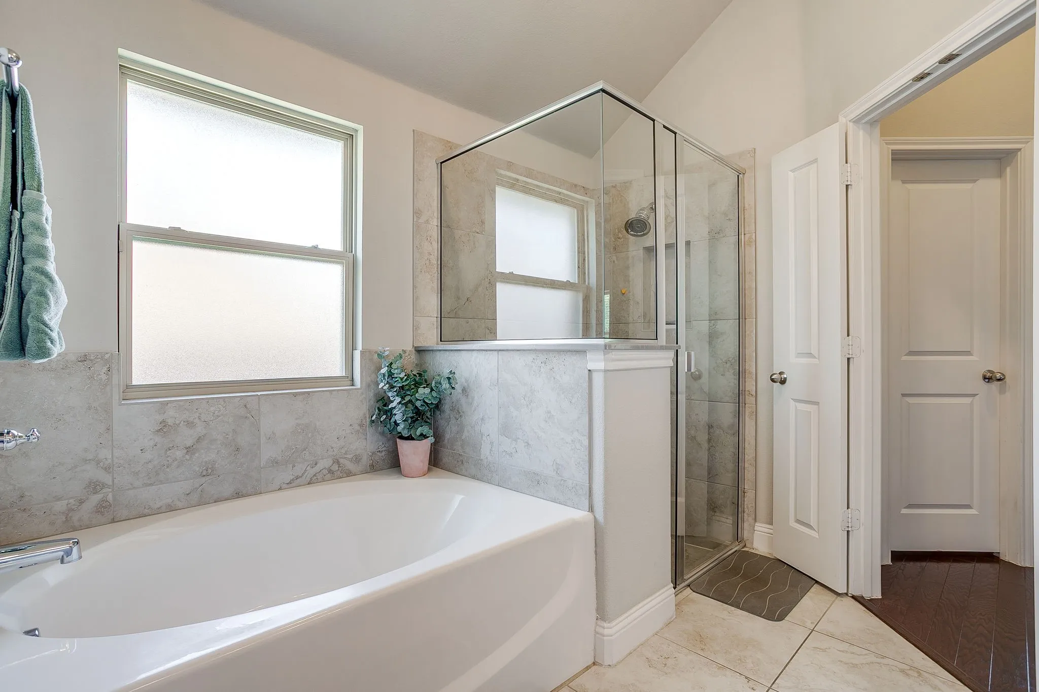Separate soaking tub