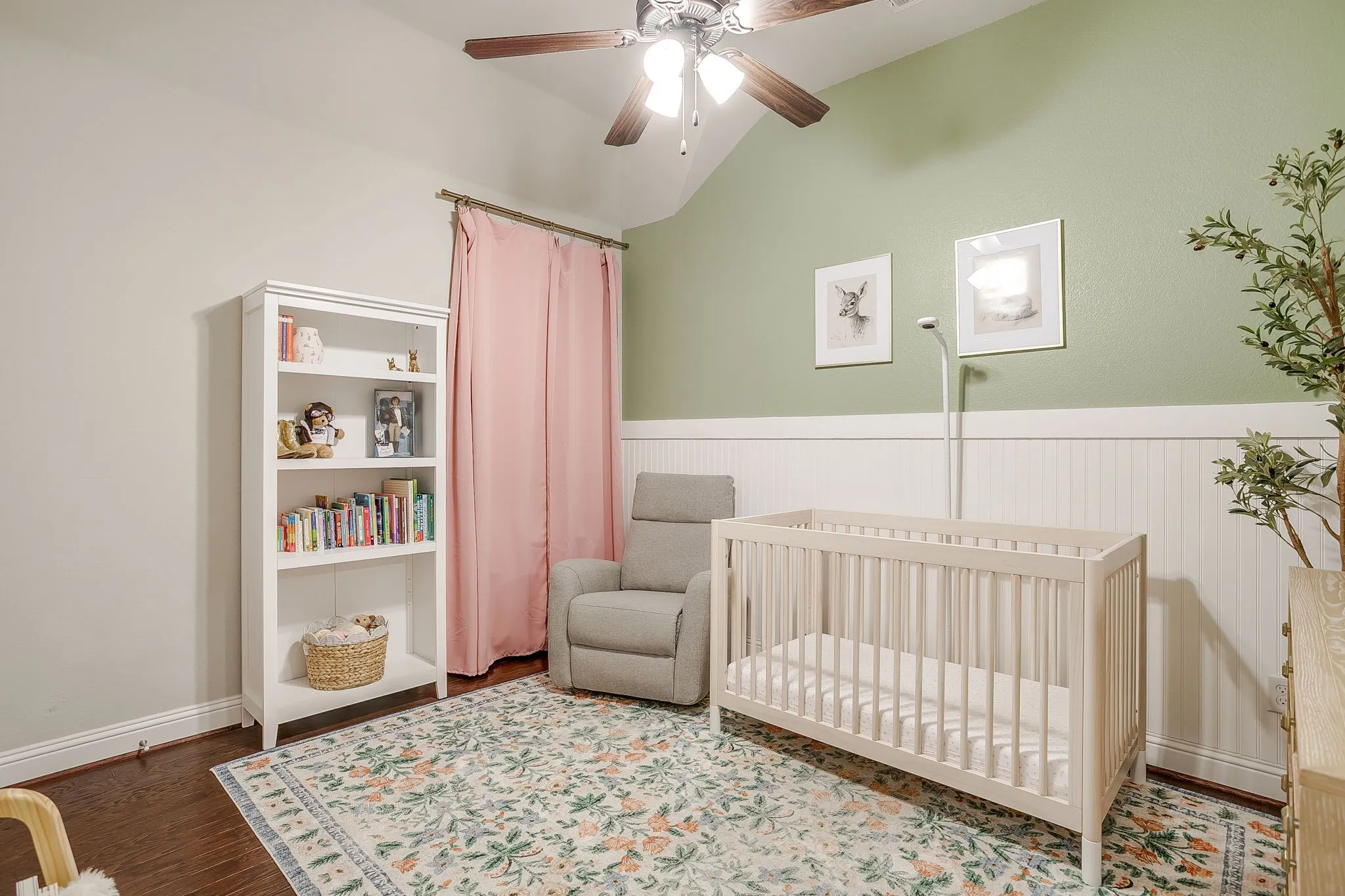 Single Family Residence For Sale in Tarrant County , 548 Inwood Street, Benbrook, Texas 76126, 3 Bedroom, 3 Bathroom, 2 Garage spaces, 2,175 Sqft, built in 2017, mls#21355280, Real Estate Agent in Benbrook, Homes For Sale in Tarrant county, Homes For Sale in Benbrook, Realtor in Benbrook Texas, Real Estate Brokerage Independent Realty Texas, Luminita Cordes Realtor