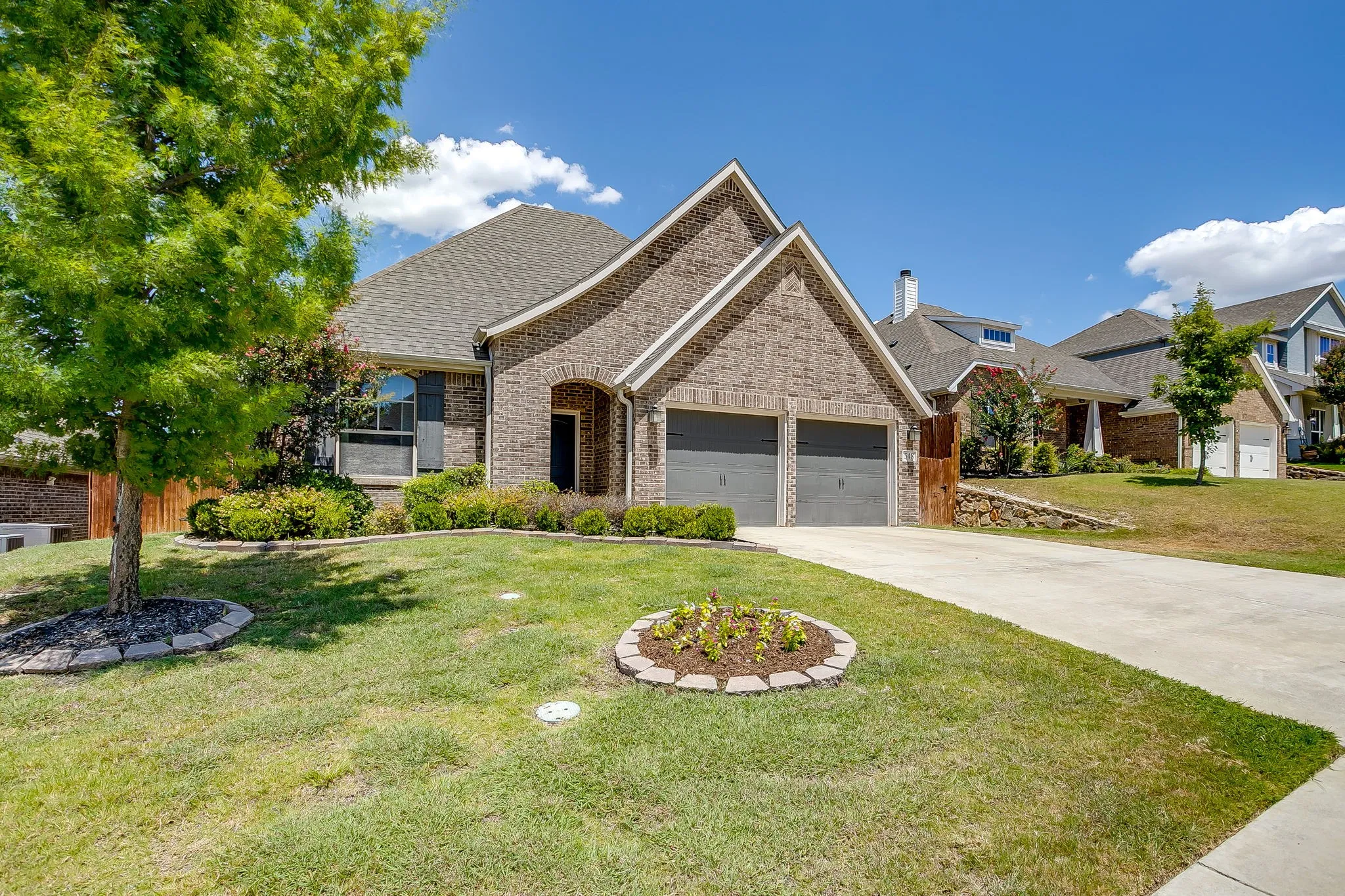 Single Family Residence For Sale in Tarrant County , 548 Inwood Street, Benbrook, Texas 76126, 3 Bedroom, 3 Bathroom, 2 Garage spaces, 2,175 Sqft, built in 2017, mls#21355280, Real Estate Agent in Benbrook, Homes For Sale in Tarrant county, Homes For Sale in Benbrook, Realtor in Benbrook Texas, Real Estate Brokerage Independent Realty Texas, Luminita Cordes Realtor
