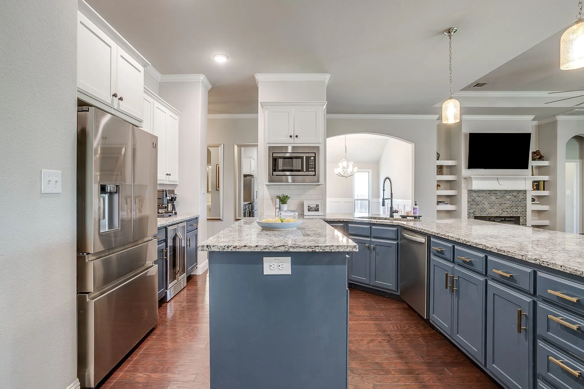 Single Family Residence For Sale in Tarrant County , 548 Inwood Street, Benbrook, Texas 76126, 3 Bedroom, 3 Bathroom, 2 Garage spaces, 2,175 Sqft, built in 2017, mls#21355280, Real Estate Agent in Benbrook, Homes For Sale in Tarrant county, Homes For Sale in Benbrook, Realtor in Benbrook Texas, Real Estate Brokerage Independent Realty Texas, Luminita Cordes Realtor
