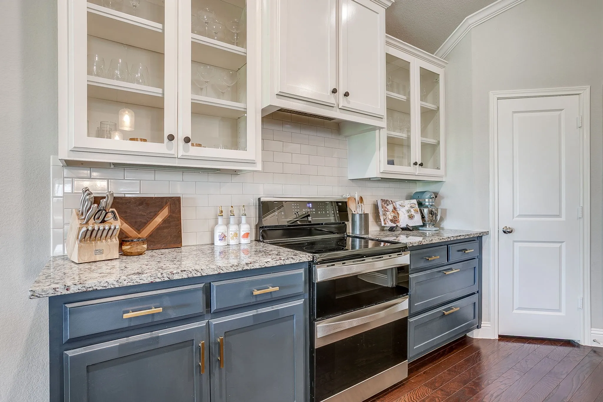 Single Family Residence For Sale in Tarrant County , 548 Inwood Street, Benbrook, Texas 76126, 3 Bedroom, 3 Bathroom, 2 Garage spaces, 2,175 Sqft, built in 2017, mls#21355280, Real Estate Agent in Benbrook, Homes For Sale in Tarrant county, Homes For Sale in Benbrook, Realtor in Benbrook Texas, Real Estate Brokerage Independent Realty Texas, Luminita Cordes Realtor