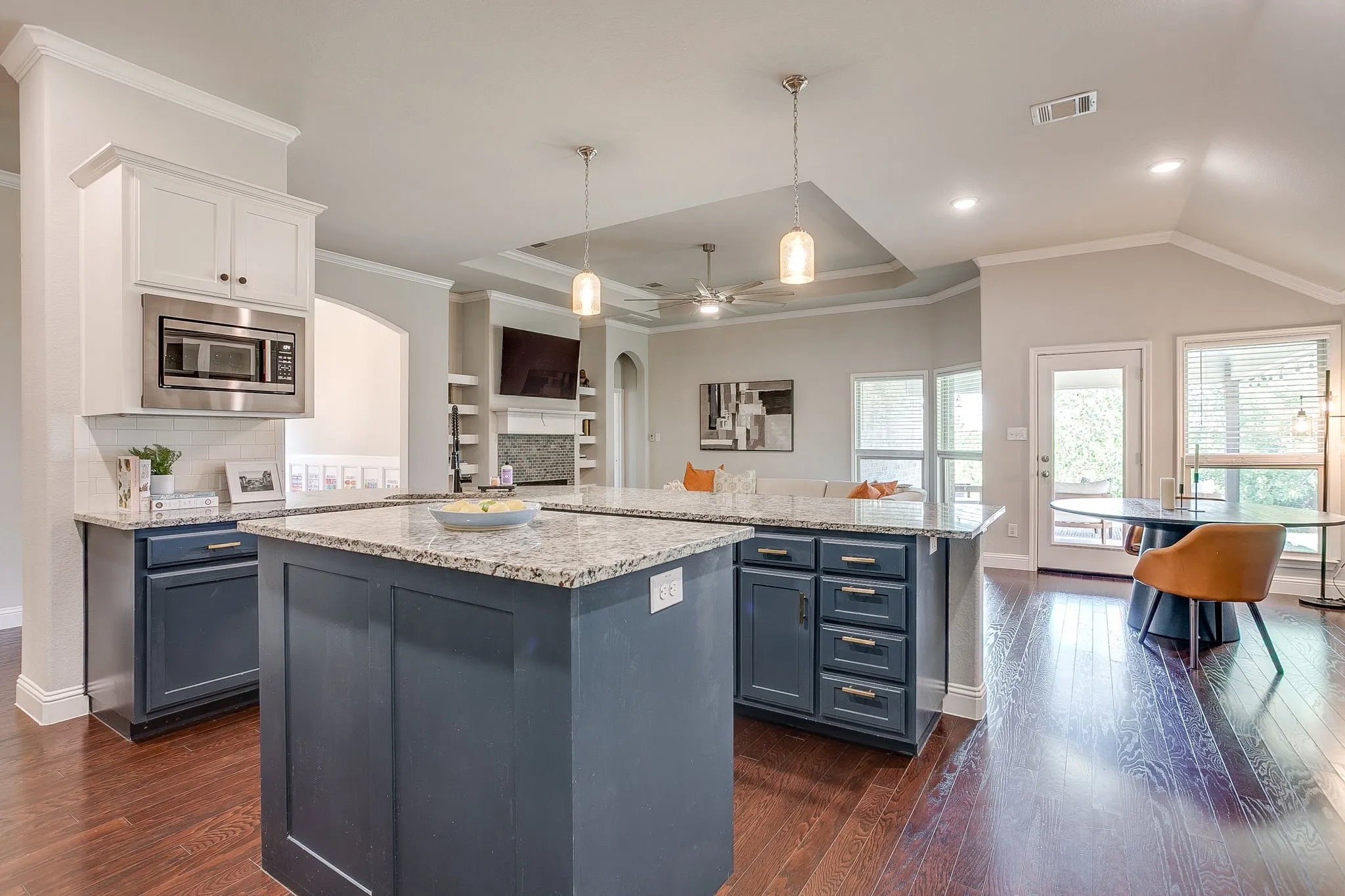 Single Family Residence For Sale in Tarrant County , 548 Inwood Street, Benbrook, Texas 76126, 3 Bedroom, 3 Bathroom, 2 Garage spaces, 2,175 Sqft, built in 2017, mls#21355280, Real Estate Agent in Benbrook, Homes For Sale in Tarrant county, Homes For Sale in Benbrook, Realtor in Benbrook Texas, Real Estate Brokerage Independent Realty Texas, Luminita Cordes Realtor