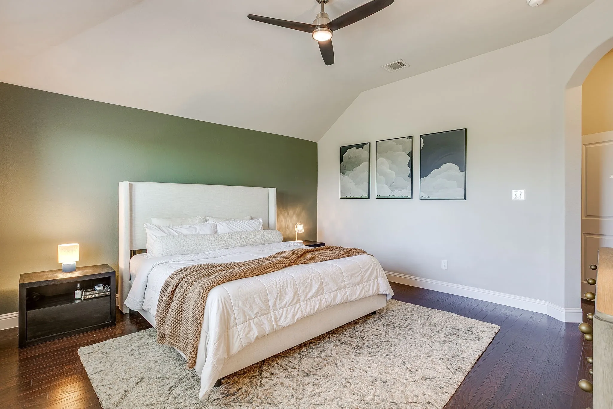 Single Family Residence For Sale in Tarrant County , 548 Inwood Street, Benbrook, Texas 76126, 3 Bedroom, 3 Bathroom, 2 Garage spaces, 2,175 Sqft, built in 2017, mls#21355280, Real Estate Agent in Benbrook, Homes For Sale in Tarrant county, Homes For Sale in Benbrook, Realtor in Benbrook Texas, Real Estate Brokerage Independent Realty Texas, Luminita Cordes Realtor