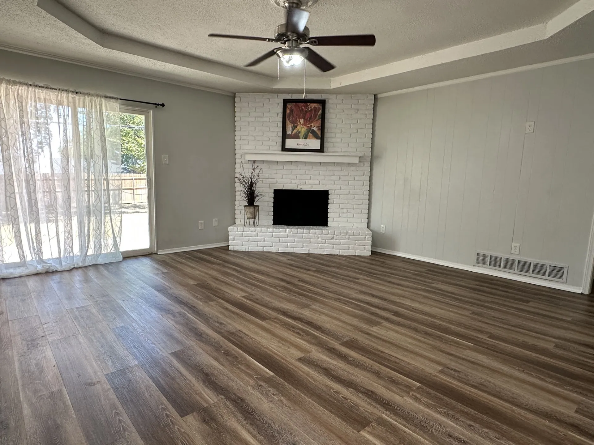Single Family Residence For Rent in Tarrant County , 2442 February Lane, Grand Prairie, Texas 75050, 3 Bedroom, 2 Bathroom, 2 Garage spaces, 1,376 Sqft, built in 1979, mls#21357196, Real Estate Agent in Grand Prairie, Homes For Rent in Tarrant county, Homes For Rent in Grand Prairie, Realtor in Grand Prairie Texas, Real Estate Brokerage Independent Realty Texas, Luminita Cordes Realtor