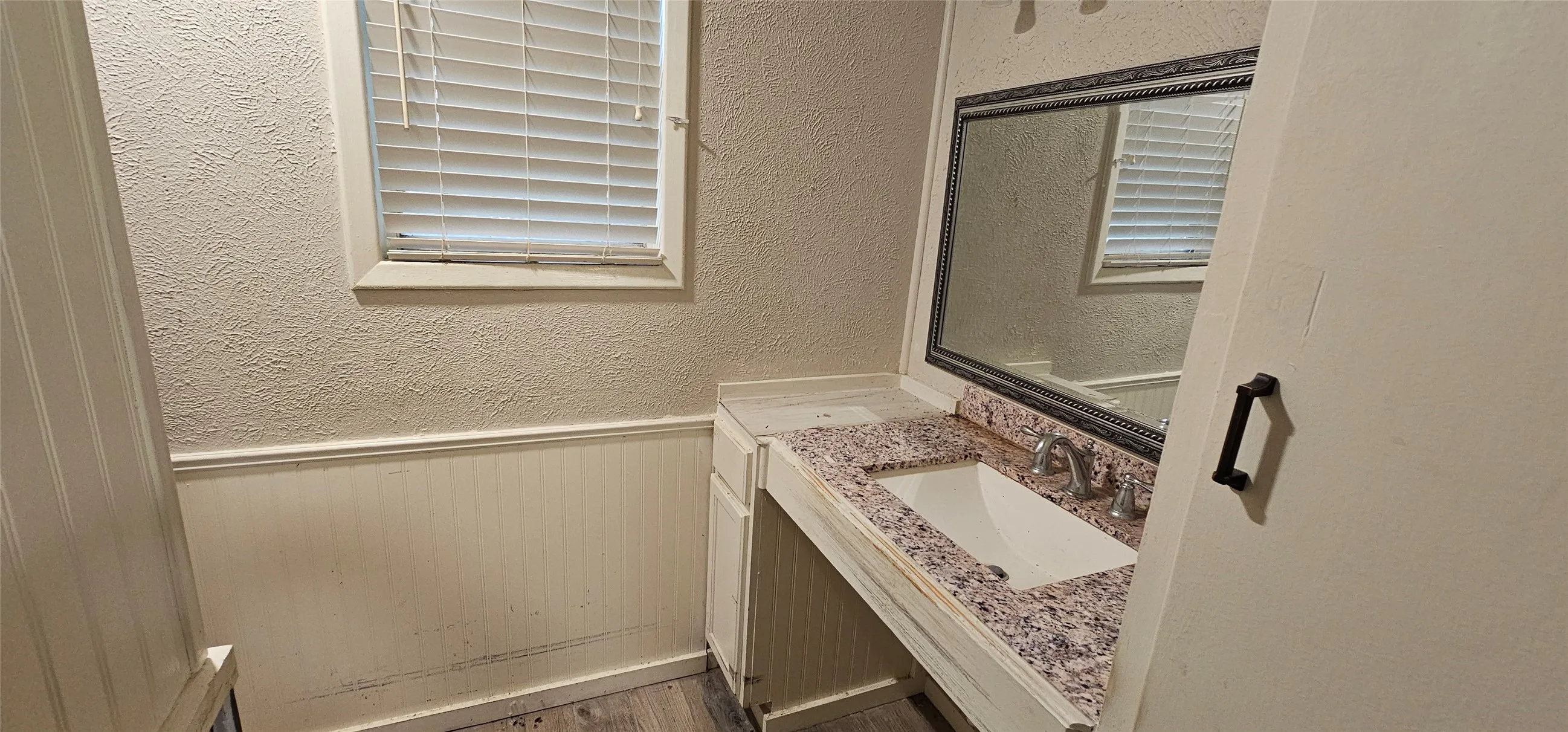 Single Family Residence For Sale in Henderson County , 509 Hillcrest Drive, Tool, Texas 75143, 2 Bedroom, 2 Bathroom, Garage spaces, 1,104 Sqft, built in 1978, mls#21357170, Real Estate Agent in Tool, Homes For Sale in Henderson county, Homes For Sale in Tool, Realtor in Tool Texas, Real Estate Brokerage Independent Realty Texas, Luminita Cordes Realtor