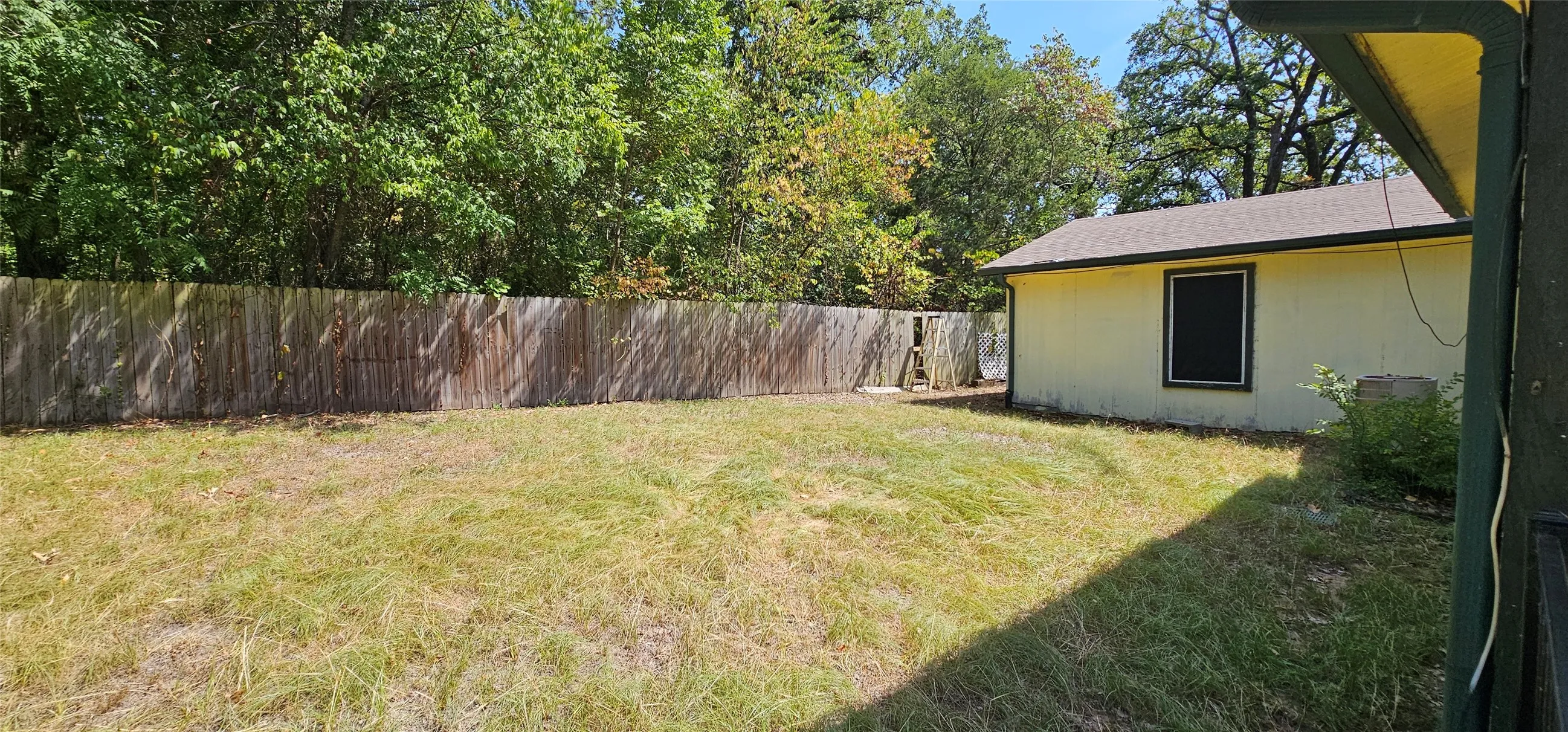 Single Family Residence For Sale in Henderson County , 509 Hillcrest Drive, Tool, Texas 75143, 2 Bedroom, 2 Bathroom, Garage spaces, 1,104 Sqft, built in 1978, mls#21357170, Real Estate Agent in Tool, Homes For Sale in Henderson county, Homes For Sale in Tool, Realtor in Tool Texas, Real Estate Brokerage Independent Realty Texas, Luminita Cordes Realtor