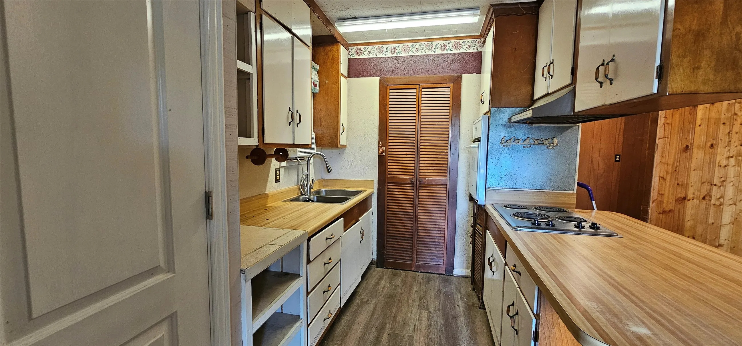 Single Family Residence For Sale in Henderson County , 509 Hillcrest Drive, Tool, Texas 75143, 2 Bedroom, 2 Bathroom, Garage spaces, 1,104 Sqft, built in 1978, mls#21357170, Real Estate Agent in Tool, Homes For Sale in Henderson county, Homes For Sale in Tool, Realtor in Tool Texas, Real Estate Brokerage Independent Realty Texas, Luminita Cordes Realtor