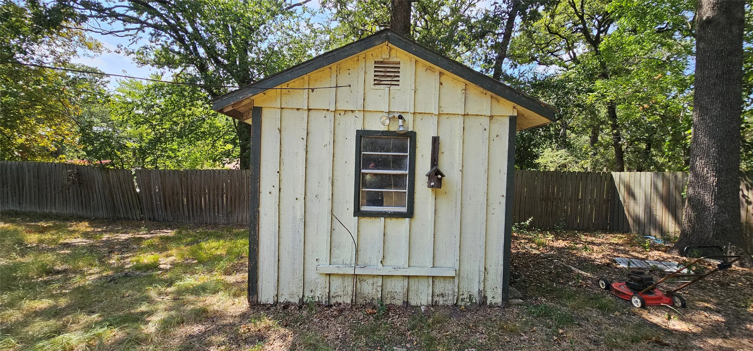 Single Family Residence For Sale in Henderson County , 509 Hillcrest Drive, Tool, Texas 75143, 2 Bedroom, 2 Bathroom, Garage spaces, 1,104 Sqft, built in 1978, mls#21357170, Real Estate Agent in Tool, Homes For Sale in Henderson county, Homes For Sale in Tool, Realtor in Tool Texas, Real Estate Brokerage Independent Realty Texas, Luminita Cordes Realtor