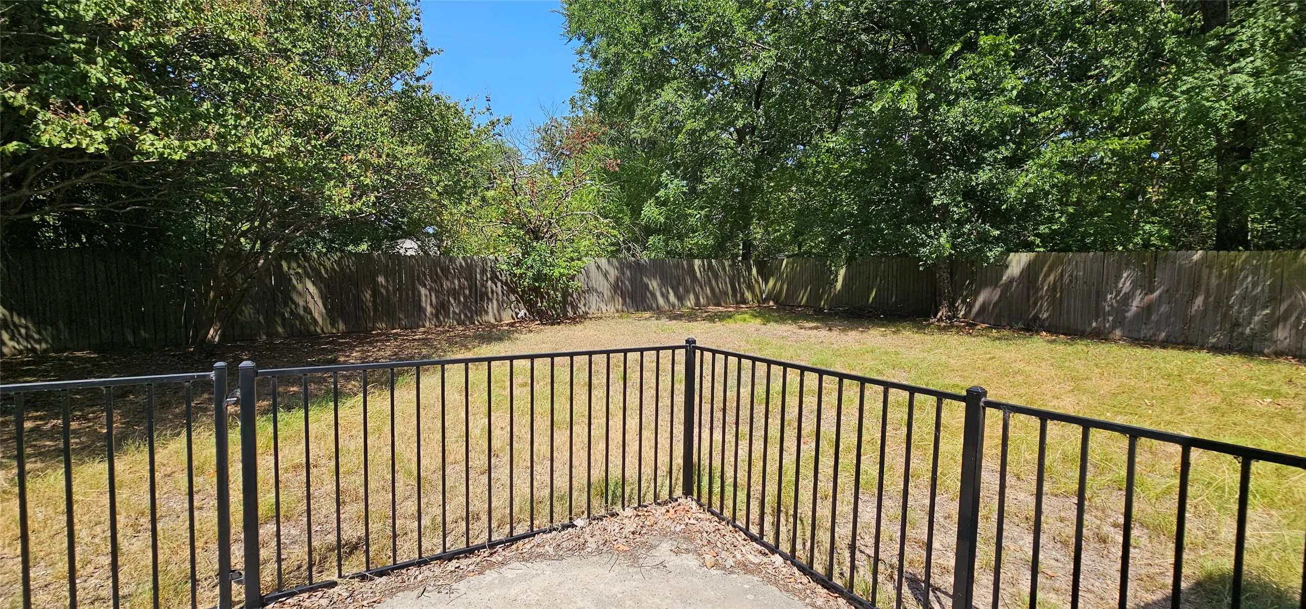 Single Family Residence For Sale in Henderson County , 509 Hillcrest Drive, Tool, Texas 75143, 2 Bedroom, 2 Bathroom, Garage spaces, 1,104 Sqft, built in 1978, mls#21357170, Real Estate Agent in Tool, Homes For Sale in Henderson county, Homes For Sale in Tool, Realtor in Tool Texas, Real Estate Brokerage Independent Realty Texas, Luminita Cordes Realtor