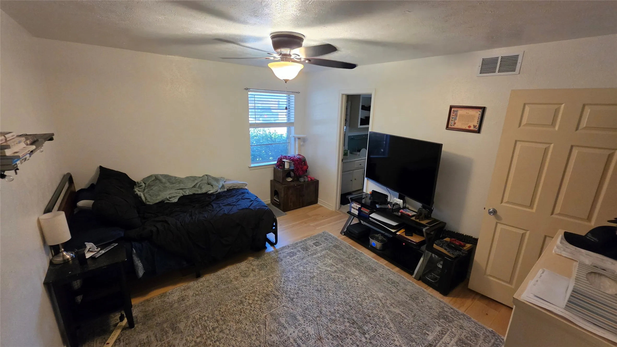 Single Family Residence For Sale in Dallas County , 1210 Vicksburg Drive, Garland, Texas 75041, 3 Bedroom, 2 Bathroom, Garage spaces, 1,778 Sqft, built in 1964, Price $315,000, mls#21356533, Real Estate Agent in Garland, Homes For Sale in Dallas county, Homes For Sale in Garland, Realtor in Garland Texas, Real Estate Brokerage Independent Realty Texas, Luminita Cordes Realtor