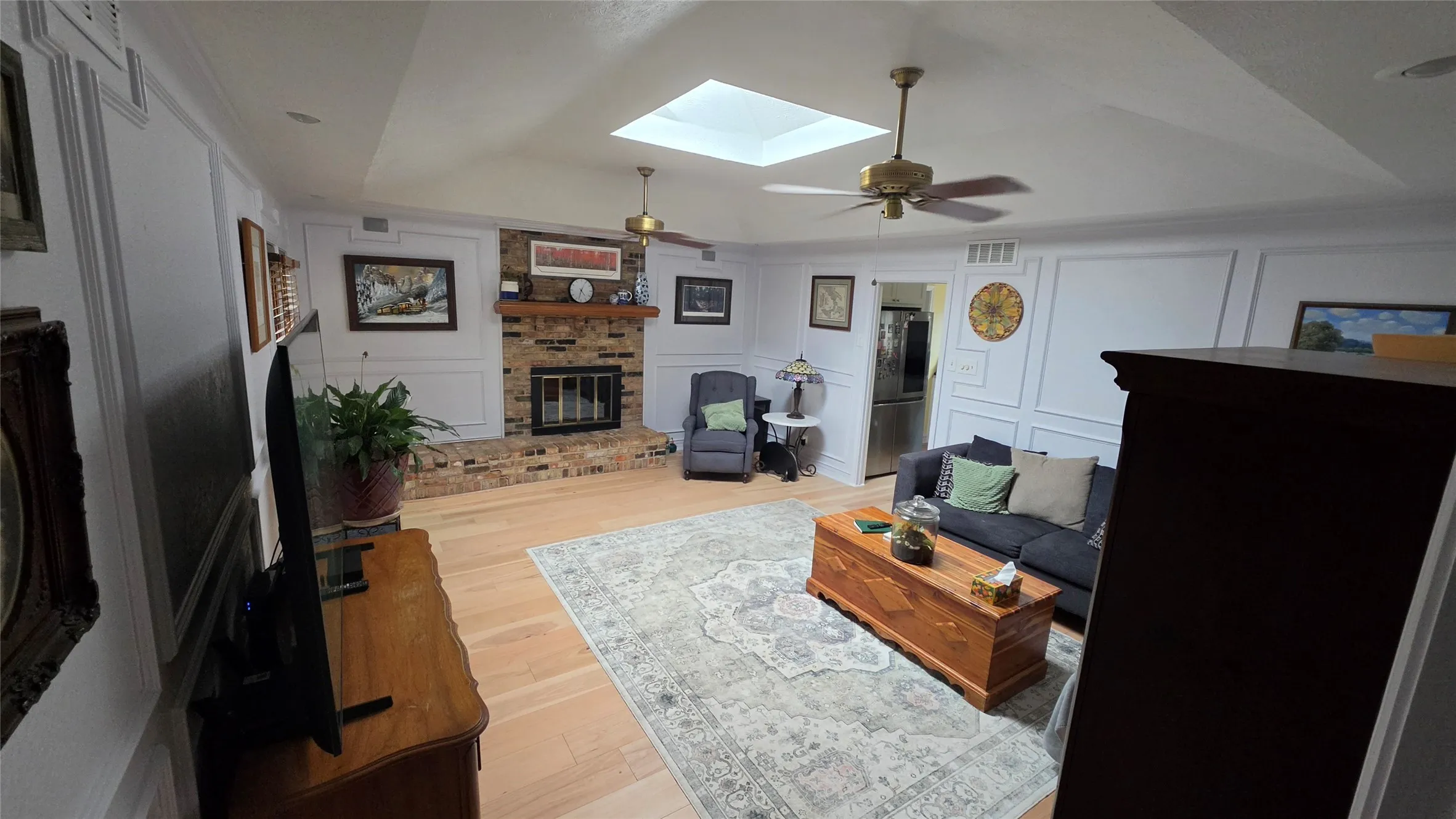 Single Family Residence For Sale in Dallas County , 1210 Vicksburg Drive, Garland, Texas 75041, 3 Bedroom, 2 Bathroom, Garage spaces, 1,778 Sqft, built in 1964, Price $315,000, mls#21356533, Real Estate Agent in Garland, Homes For Sale in Dallas county, Homes For Sale in Garland, Realtor in Garland Texas, Real Estate Brokerage Independent Realty Texas, Luminita Cordes Realtor