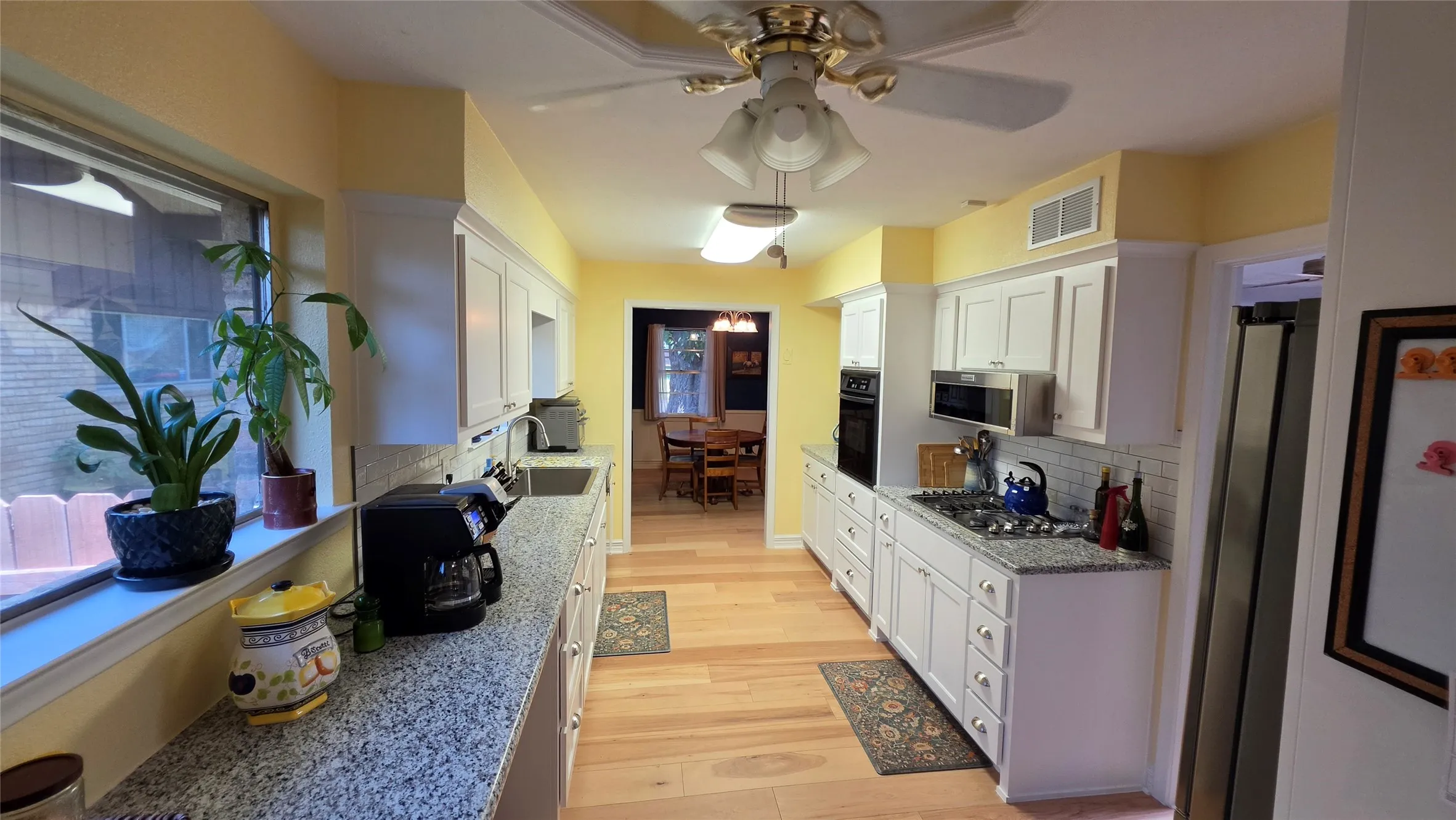 Single Family Residence For Sale in Dallas County , 1210 Vicksburg Drive, Garland, Texas 75041, 3 Bedroom, 2 Bathroom, Garage spaces, 1,778 Sqft, built in 1964, Price $315,000, mls#21356533, Real Estate Agent in Garland, Homes For Sale in Dallas county, Homes For Sale in Garland, Realtor in Garland Texas, Real Estate Brokerage Independent Realty Texas, Luminita Cordes Realtor