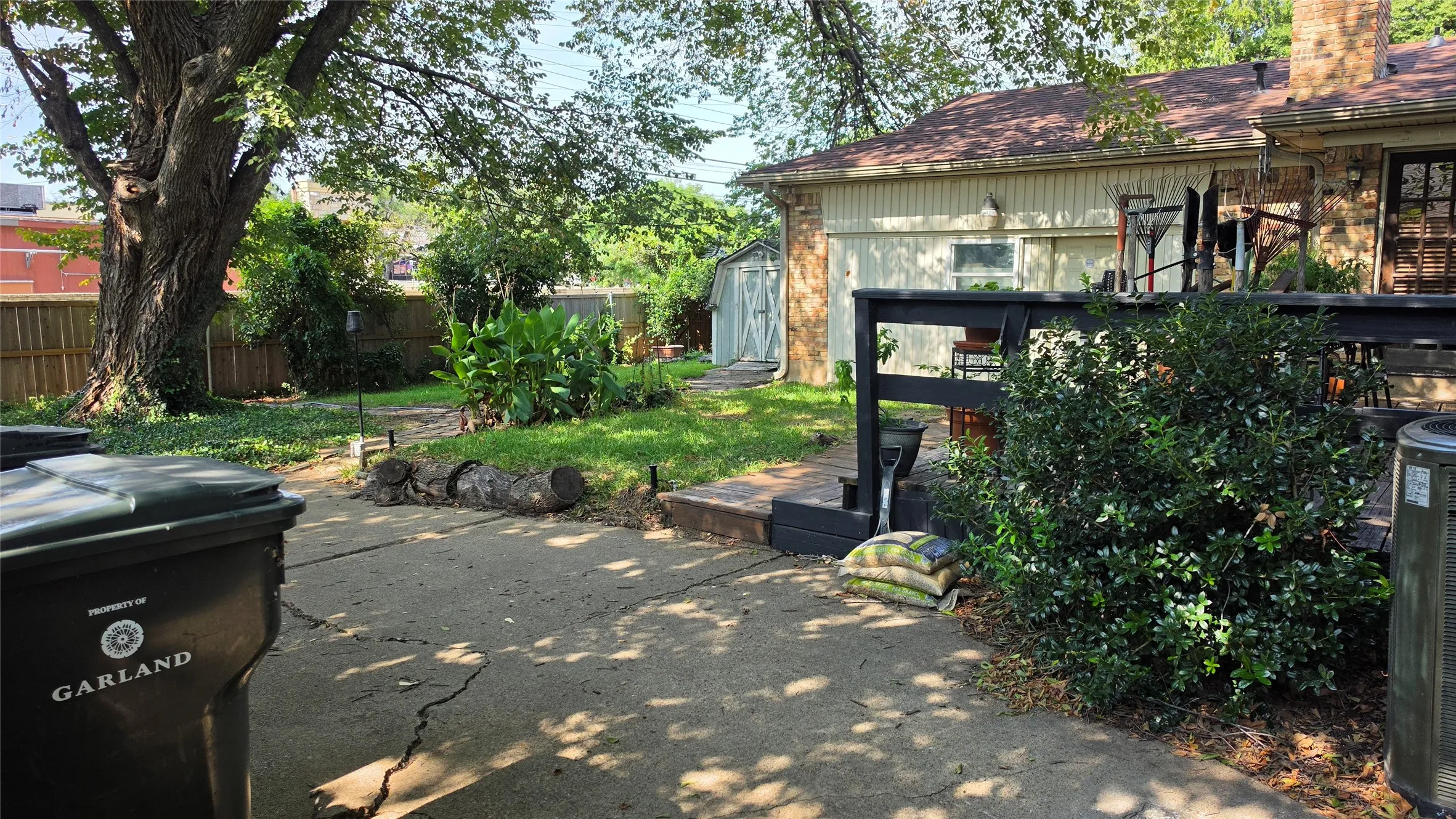 Single Family Residence For Sale in Dallas County , 1210 Vicksburg Drive, Garland, Texas 75041, 3 Bedroom, 2 Bathroom, Garage spaces, 1,778 Sqft, built in 1964, Price $315,000, mls#21356533, Real Estate Agent in Garland, Homes For Sale in Dallas county, Homes For Sale in Garland, Realtor in Garland Texas, Real Estate Brokerage Independent Realty Texas, Luminita Cordes Realtor
