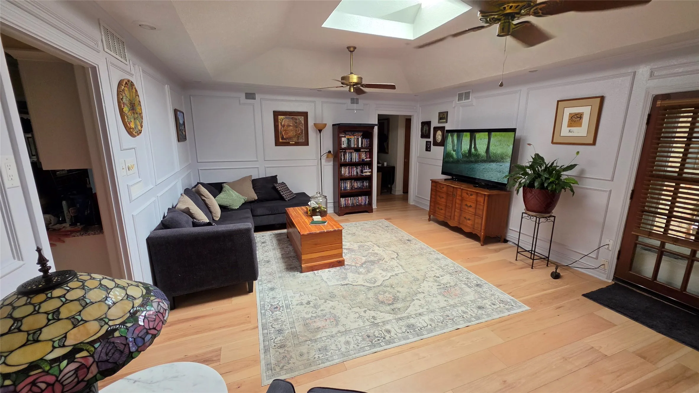 Single Family Residence For Sale in Dallas County , 1210 Vicksburg Drive, Garland, Texas 75041, 3 Bedroom, 2 Bathroom, Garage spaces, 1,778 Sqft, built in 1964, Price $315,000, mls#21356533, Real Estate Agent in Garland, Homes For Sale in Dallas county, Homes For Sale in Garland, Realtor in Garland Texas, Real Estate Brokerage Independent Realty Texas, Luminita Cordes Realtor