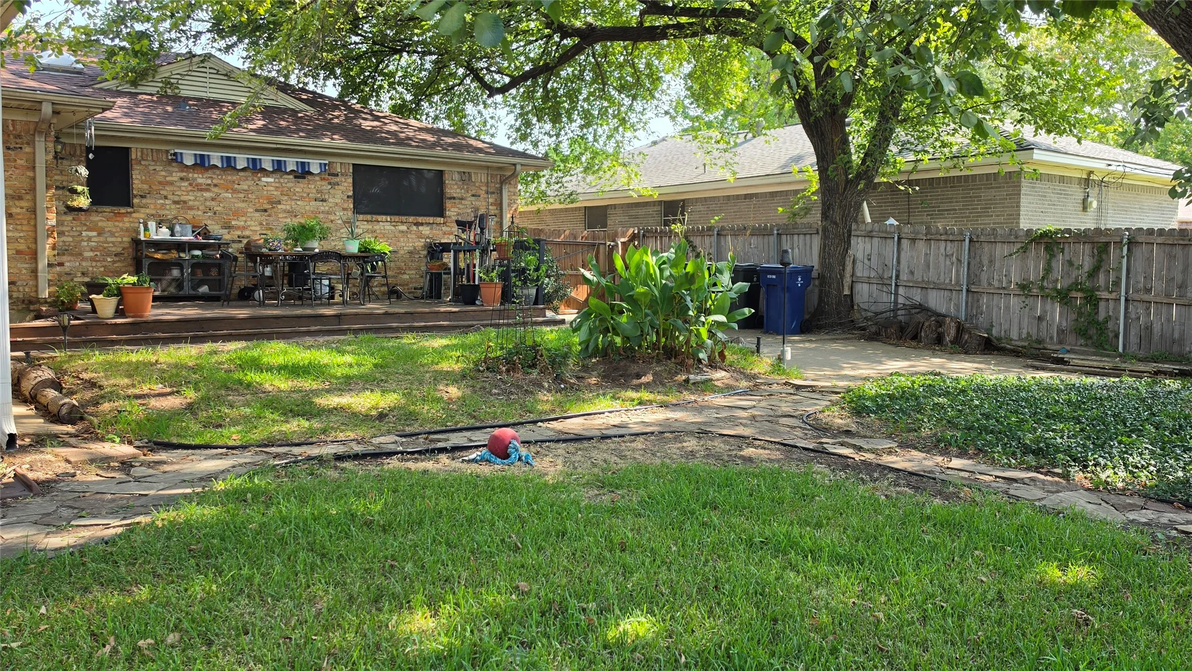 Single Family Residence For Sale in Dallas County , 1210 Vicksburg Drive, Garland, Texas 75041, 3 Bedroom, 2 Bathroom, Garage spaces, 1,778 Sqft, built in 1964, Price $315,000, mls#21356533, Real Estate Agent in Garland, Homes For Sale in Dallas county, Homes For Sale in Garland, Realtor in Garland Texas, Real Estate Brokerage Independent Realty Texas, Luminita Cordes Realtor