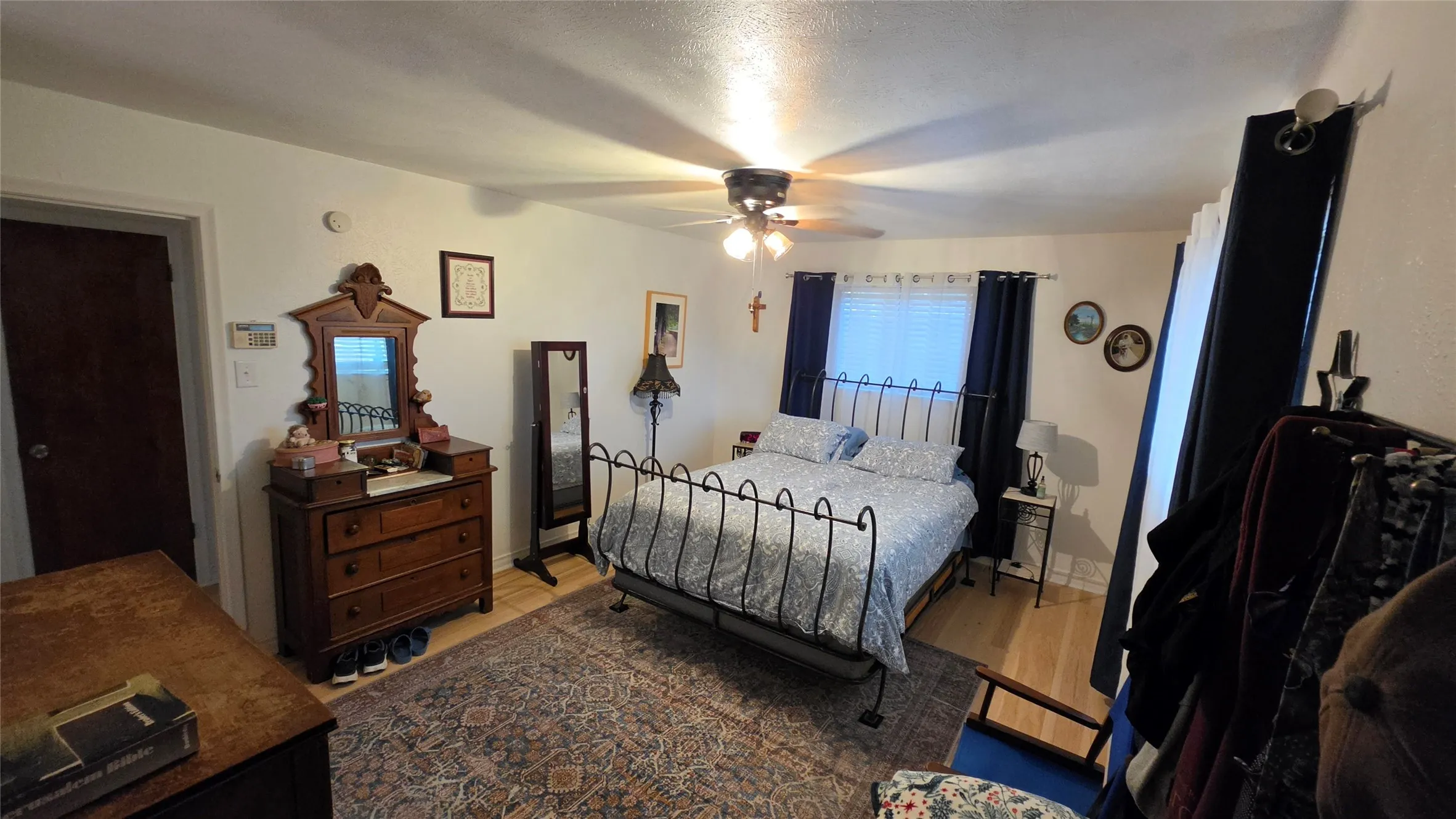 Single Family Residence For Sale in Dallas County , 1210 Vicksburg Drive, Garland, Texas 75041, 3 Bedroom, 2 Bathroom, Garage spaces, 1,778 Sqft, built in 1964, Price $315,000, mls#21356533, Real Estate Agent in Garland, Homes For Sale in Dallas county, Homes For Sale in Garland, Realtor in Garland Texas, Real Estate Brokerage Independent Realty Texas, Luminita Cordes Realtor