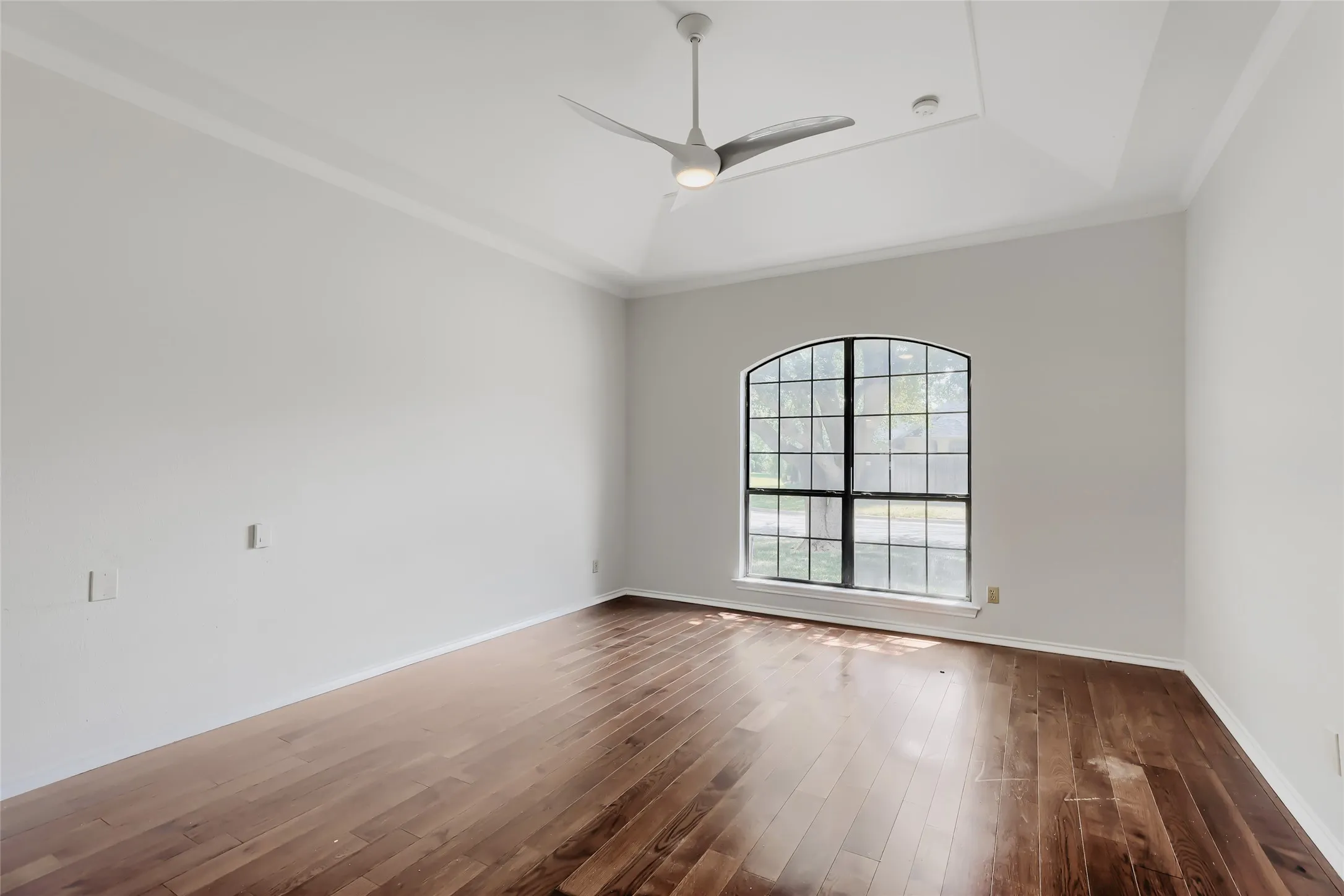 Single Family Residence For Sale in Tarrant County , 1201 St James Place, Arlington, Texas 76011, 3 Bedroom, 2 Bathroom, 2 Garage spaces, 2,030 Sqft, built in 1986, mls#21270078, Real Estate Agent in Arlington, Homes For Sale in Tarrant county, Homes For Sale in Arlington, Realtor in Arlington Texas, Real Estate Brokerage Independent Realty Texas, Luminita Cordes Realtor