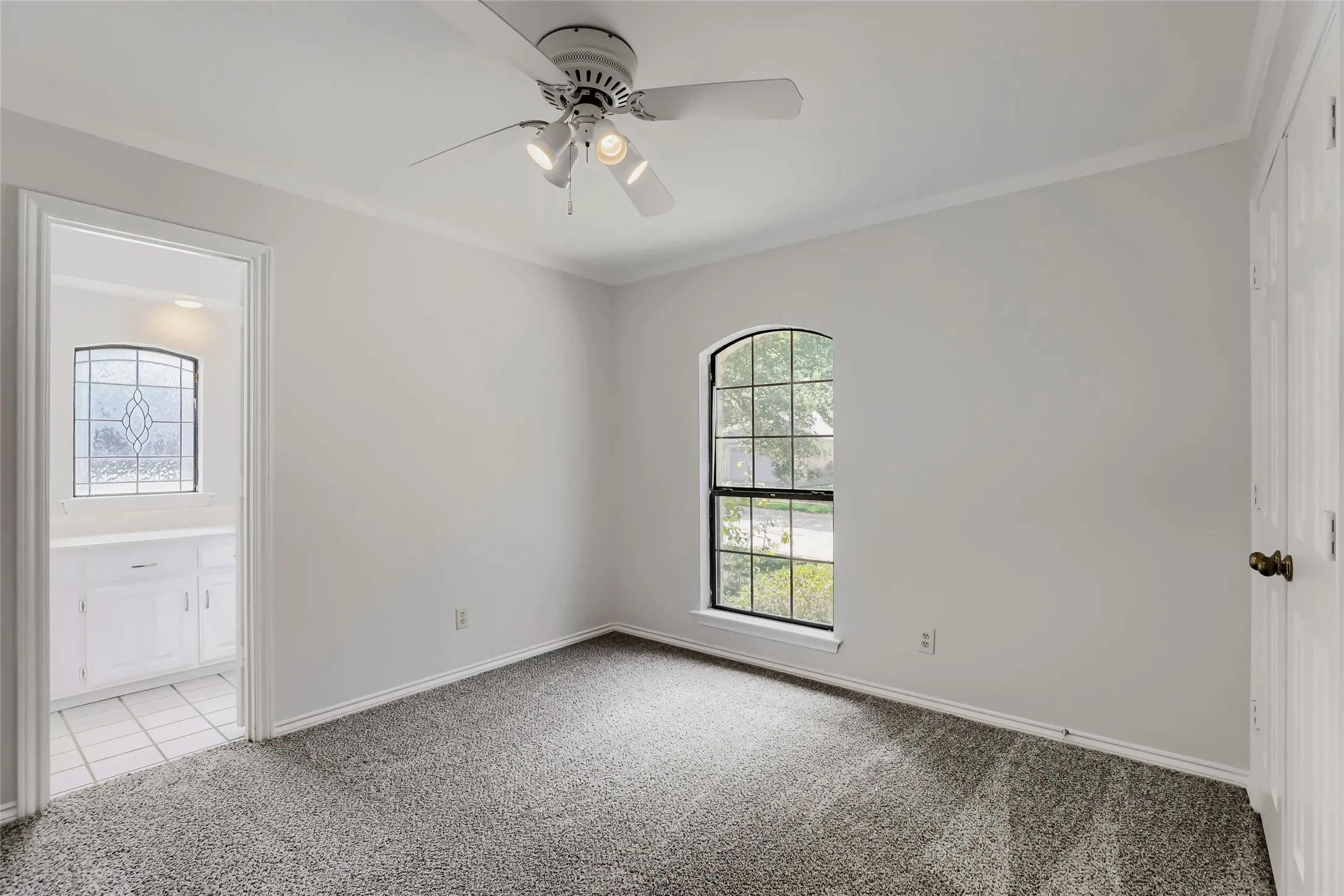 Single Family Residence For Sale in Tarrant County , 1201 St James Place, Arlington, Texas 76011, 3 Bedroom, 2 Bathroom, 2 Garage spaces, 2,030 Sqft, built in 1986, mls#21270078, Real Estate Agent in Arlington, Homes For Sale in Tarrant county, Homes For Sale in Arlington, Realtor in Arlington Texas, Real Estate Brokerage Independent Realty Texas, Luminita Cordes Realtor