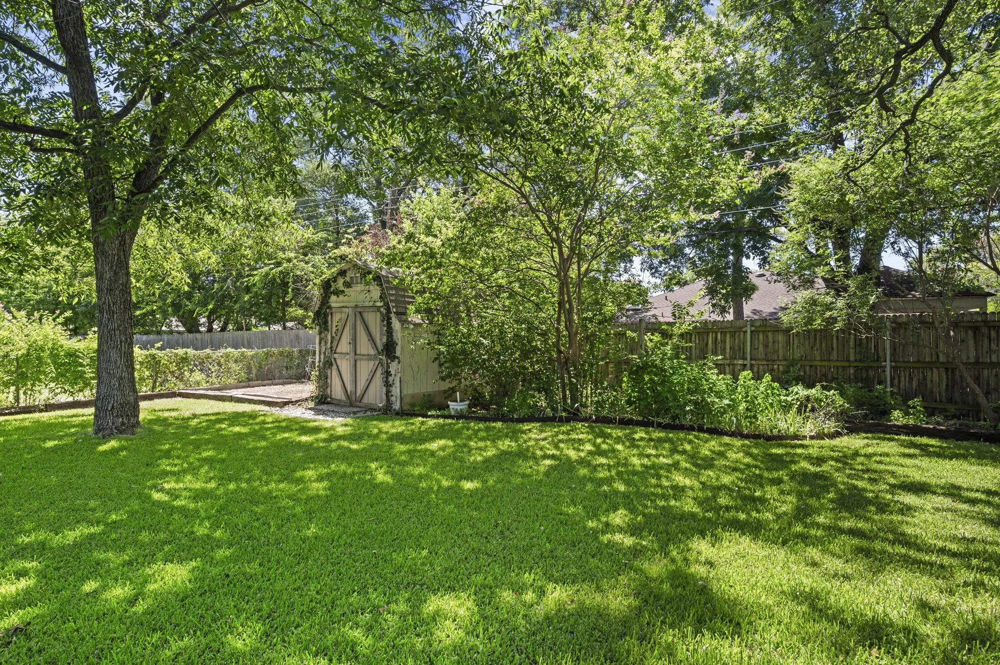 Single Family Residence For Sale in Tarrant County , 3517 Wooten Drive, Fort Worth, Texas 76133, 3 Bedroom, 2 Bathroom, 2 Garage spaces, 1,908 Sqft, built in 1957, mls#21357211, Real Estate Agent in Fort Worth, Homes For Sale in Tarrant county, Homes For Sale in Fort Worth, Realtor in Fort Worth Texas, Real Estate Brokerage Independent Realty Texas, Luminita Cordes Realtor