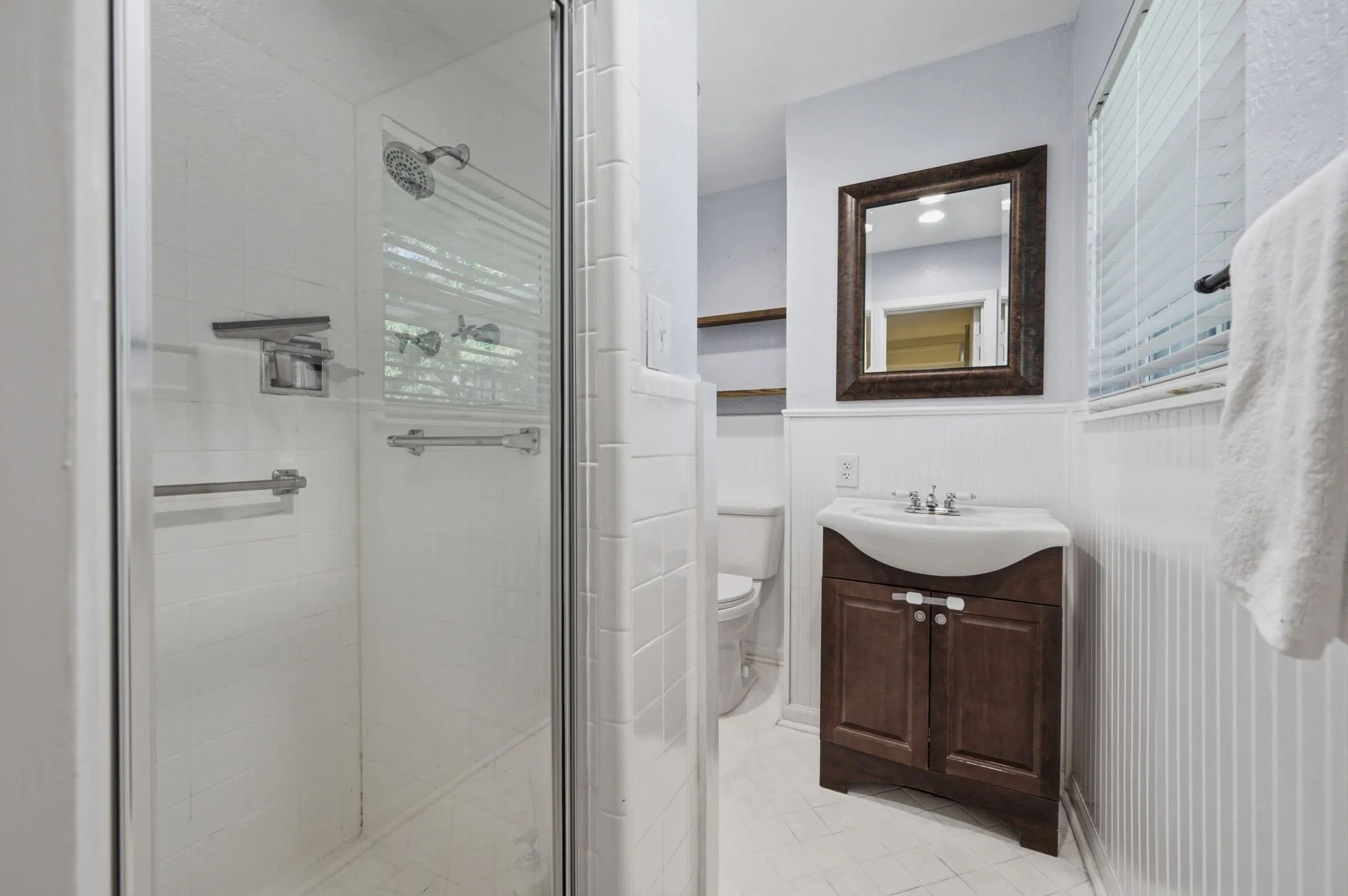 Single Family Residence For Sale in Tarrant County , 3517 Wooten Drive, Fort Worth, Texas 76133, 3 Bedroom, 2 Bathroom, 2 Garage spaces, 1,908 Sqft, built in 1957, mls#21357211, Real Estate Agent in Fort Worth, Homes For Sale in Tarrant county, Homes For Sale in Fort Worth, Realtor in Fort Worth Texas, Real Estate Brokerage Independent Realty Texas, Luminita Cordes Realtor