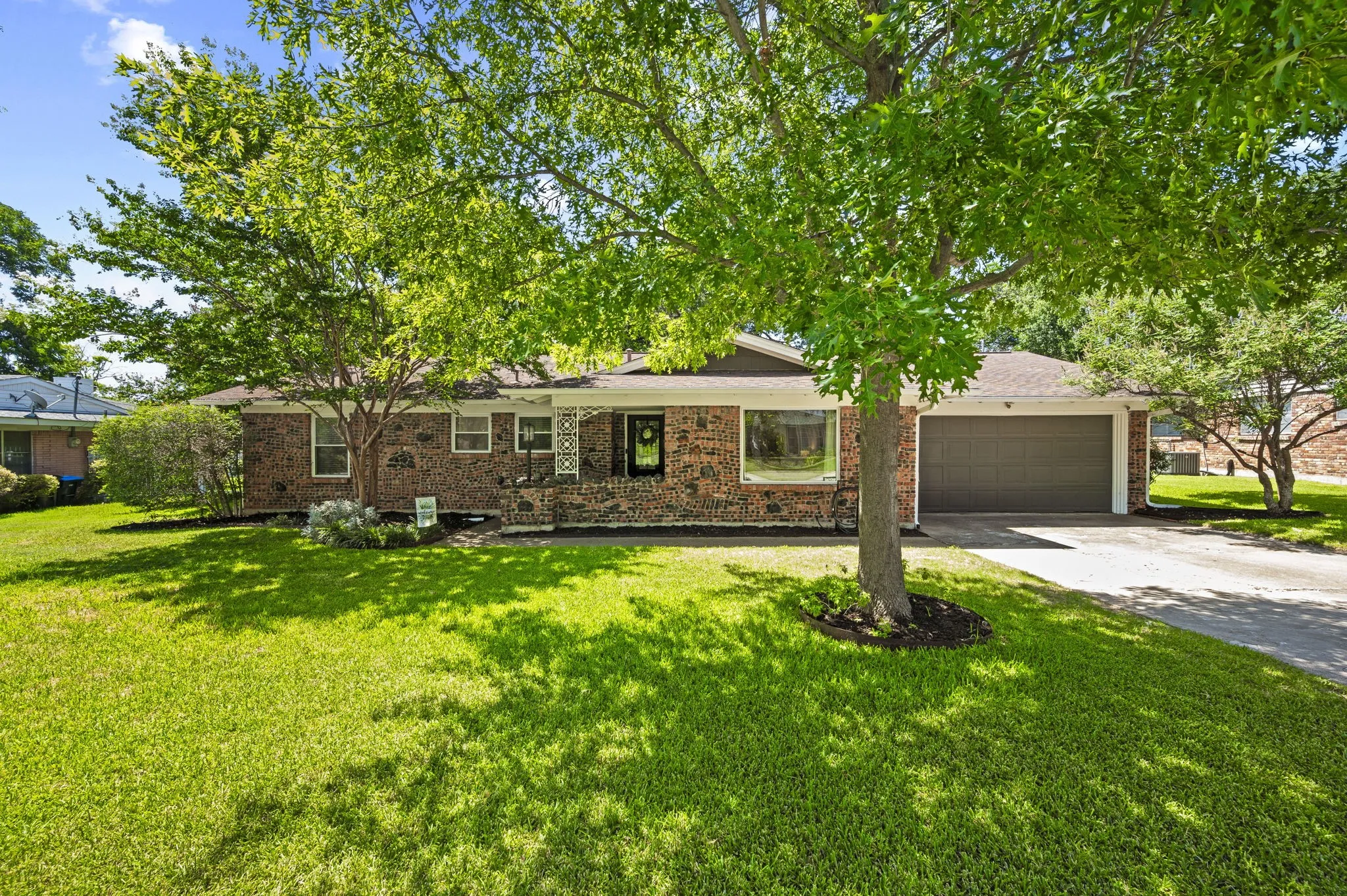 Single Family Residence For Sale in Tarrant County , 3517 Wooten Drive, Fort Worth, Texas 76133, 3 Bedroom, 2 Bathroom, 2 Garage spaces, 1,908 Sqft, built in 1957, mls#21357211, Real Estate Agent in Fort Worth, Homes For Sale in Tarrant county, Homes For Sale in Fort Worth, Realtor in Fort Worth Texas, Real Estate Brokerage Independent Realty Texas, Luminita Cordes Realtor