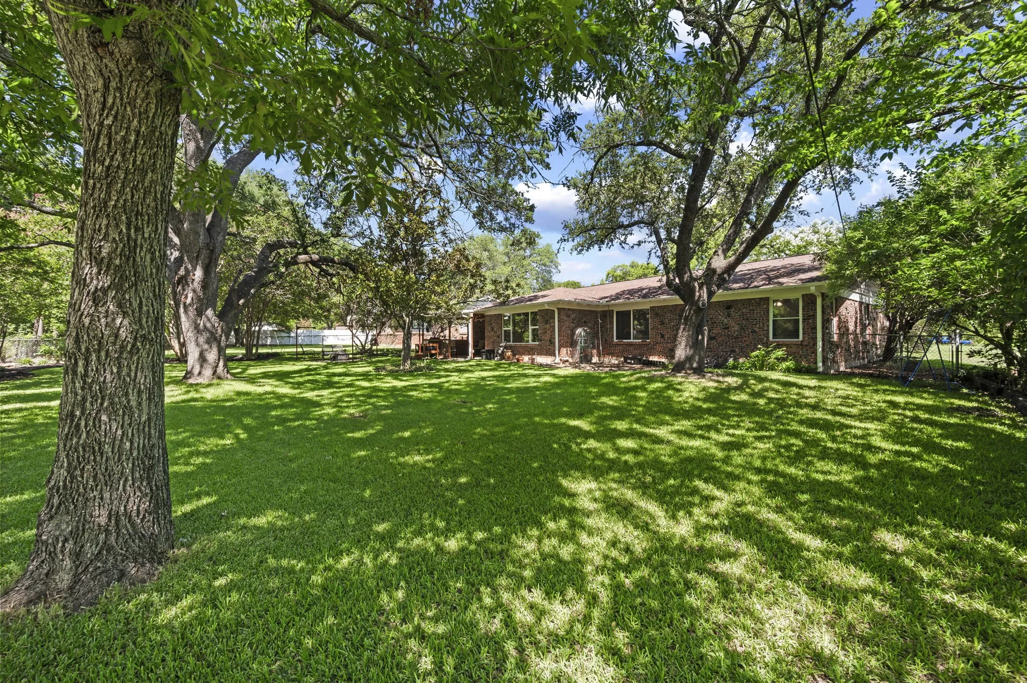 Single Family Residence For Sale in Tarrant County , 3517 Wooten Drive, Fort Worth, Texas 76133, 3 Bedroom, 2 Bathroom, 2 Garage spaces, 1,908 Sqft, built in 1957, mls#21357211, Real Estate Agent in Fort Worth, Homes For Sale in Tarrant county, Homes For Sale in Fort Worth, Realtor in Fort Worth Texas, Real Estate Brokerage Independent Realty Texas, Luminita Cordes Realtor