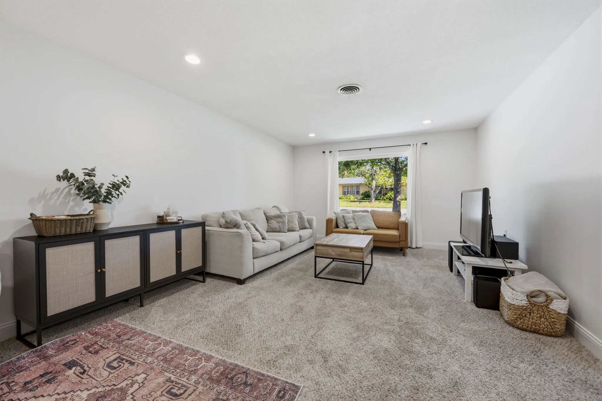 Single Family Residence For Sale in Tarrant County , 3517 Wooten Drive, Fort Worth, Texas 76133, 3 Bedroom, 2 Bathroom, 2 Garage spaces, 1,908 Sqft, built in 1957, mls#21357211, Real Estate Agent in Fort Worth, Homes For Sale in Tarrant county, Homes For Sale in Fort Worth, Realtor in Fort Worth Texas, Real Estate Brokerage Independent Realty Texas, Luminita Cordes Realtor