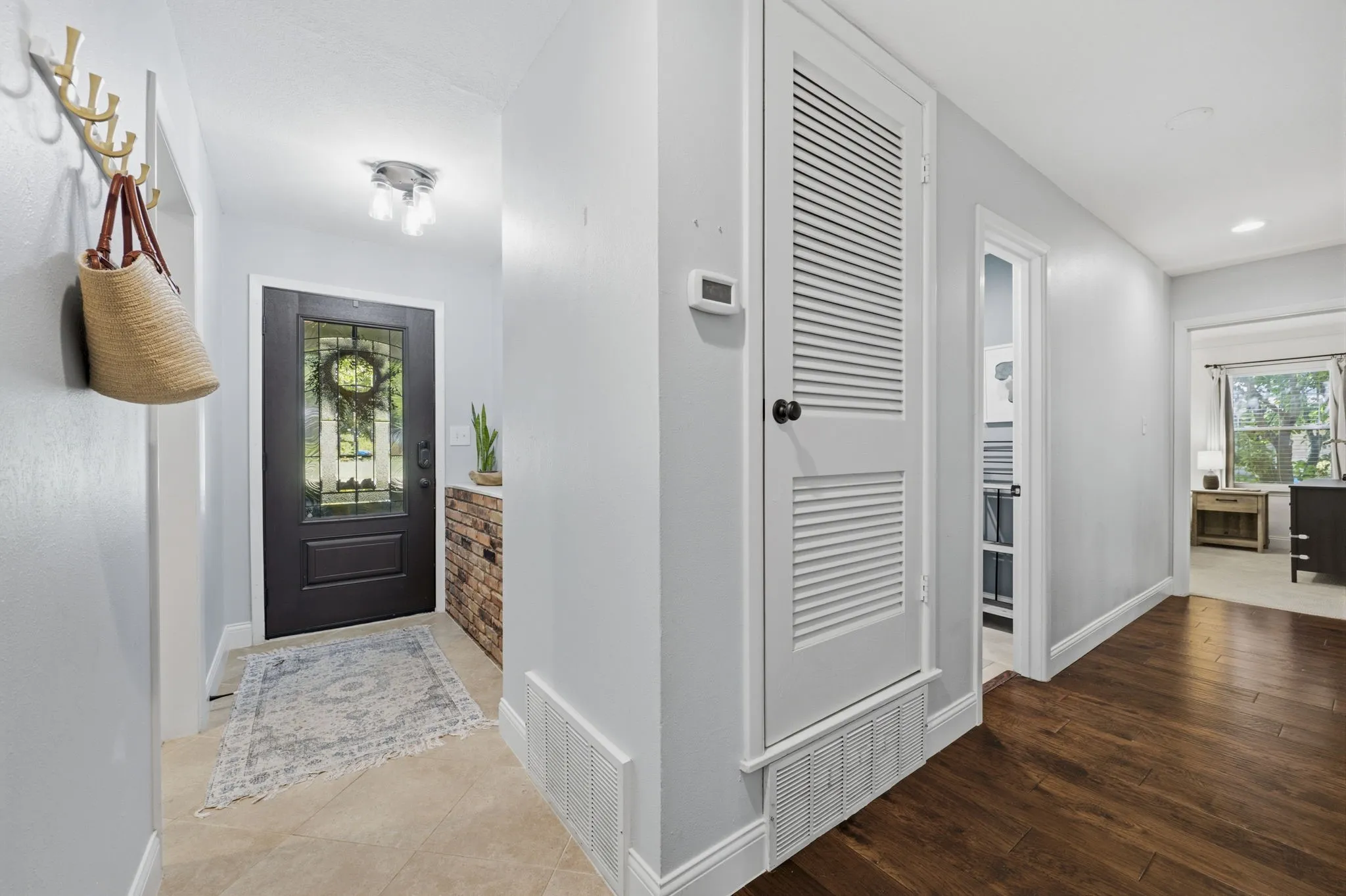 Single Family Residence For Sale in Tarrant County , 3517 Wooten Drive, Fort Worth, Texas 76133, 3 Bedroom, 2 Bathroom, 2 Garage spaces, 1,908 Sqft, built in 1957, mls#21357211, Real Estate Agent in Fort Worth, Homes For Sale in Tarrant county, Homes For Sale in Fort Worth, Realtor in Fort Worth Texas, Real Estate Brokerage Independent Realty Texas, Luminita Cordes Realtor