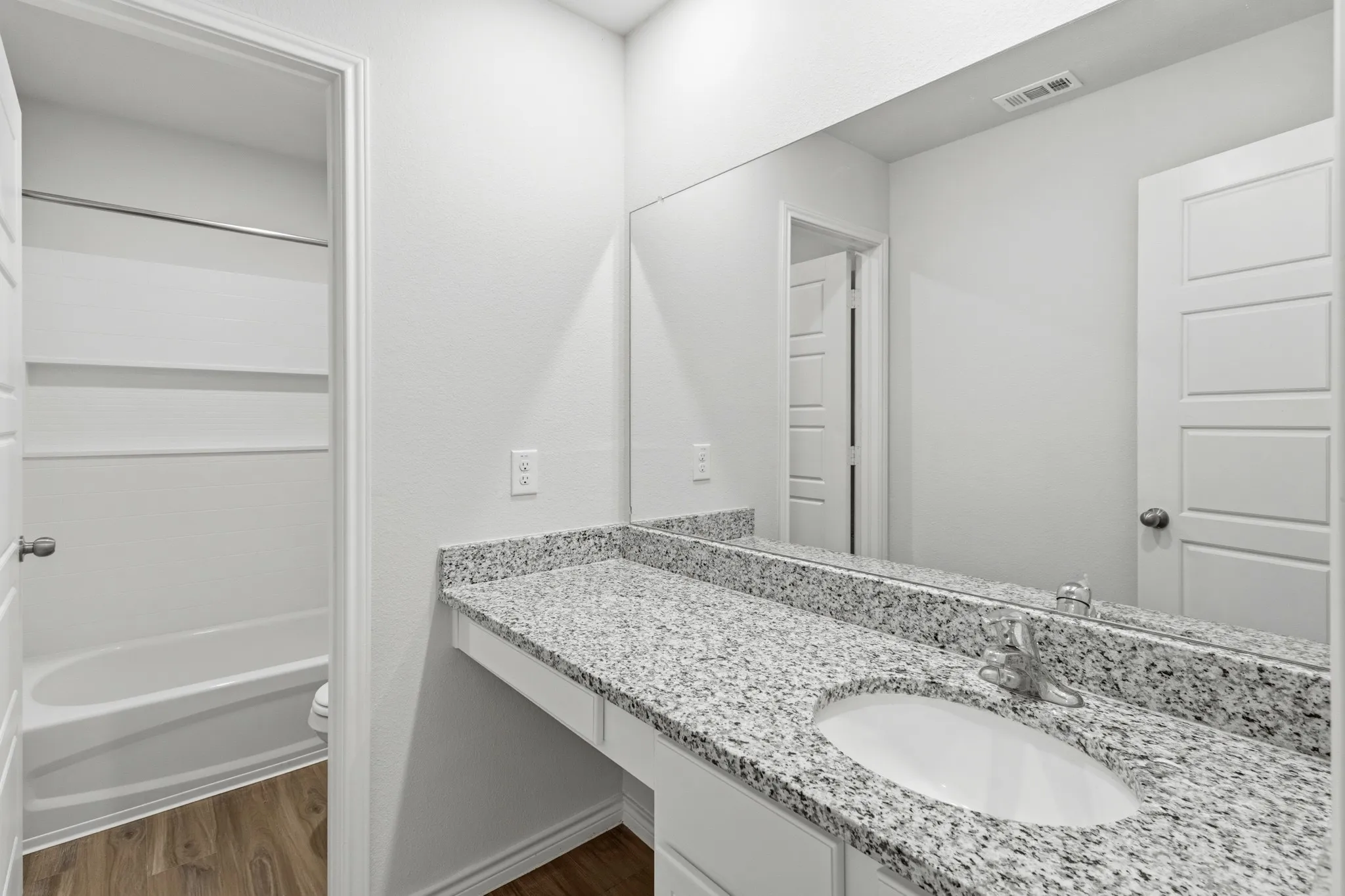 Single Family Residence For Sale in Ellis County , 1600 Luke Street, Ennis, Texas 75119, 3 Bedroom, 2 Bathroom, 2 Garage spaces, 1,439 Sqft, built in 2023, mls#21357218, Real Estate Agent in Ennis, Homes For Sale in Ellis county, Homes For Sale in Ennis, Realtor in Ennis Texas, Real Estate Brokerage Independent Realty Texas, Luminita Cordes Realtor