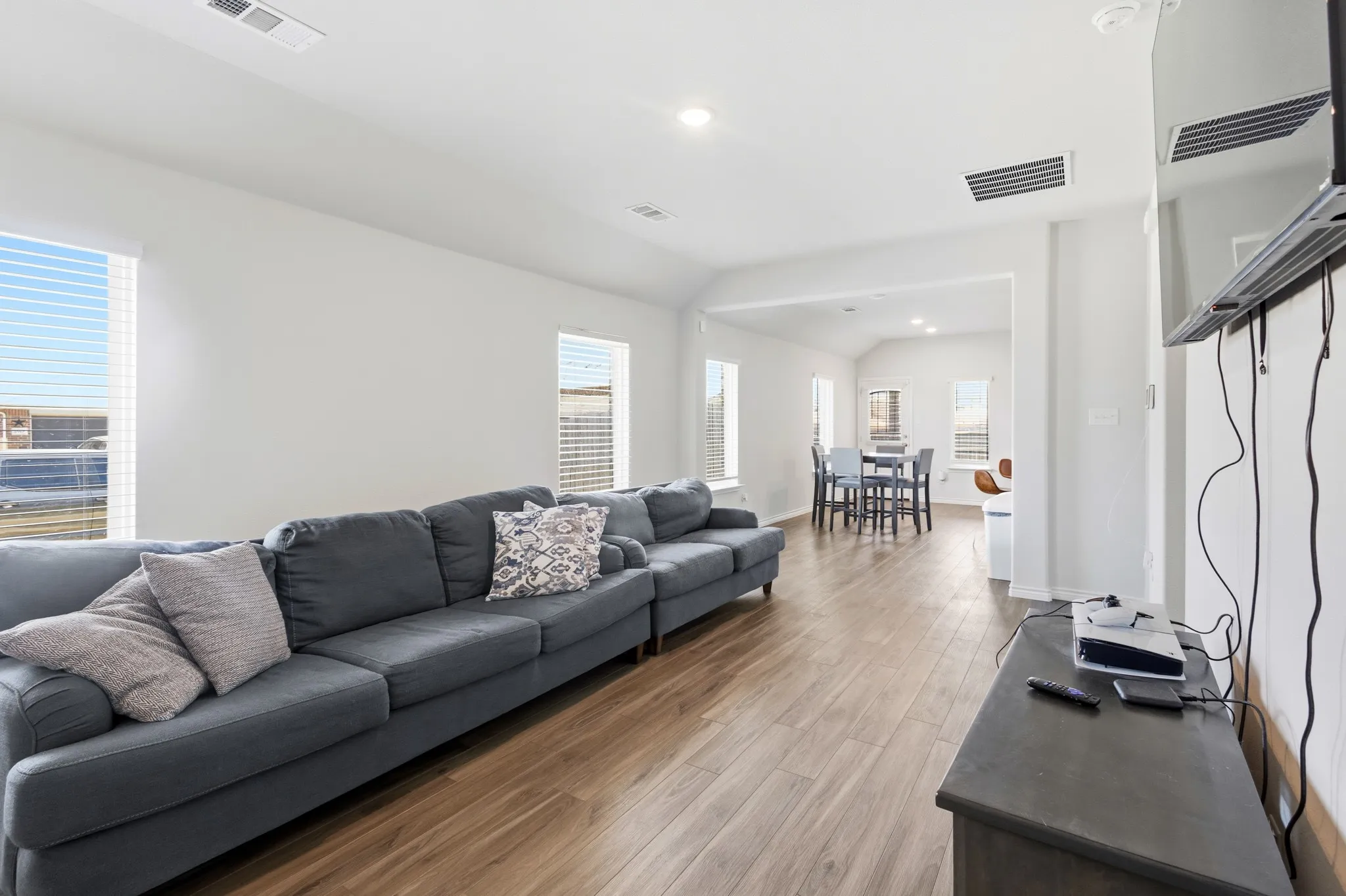 Single Family Residence For Sale in Ellis County , 1600 Luke Street, Ennis, Texas 75119, 3 Bedroom, 2 Bathroom, 2 Garage spaces, 1,439 Sqft, built in 2023, mls#21357218, Real Estate Agent in Ennis, Homes For Sale in Ellis county, Homes For Sale in Ennis, Realtor in Ennis Texas, Real Estate Brokerage Independent Realty Texas, Luminita Cordes Realtor