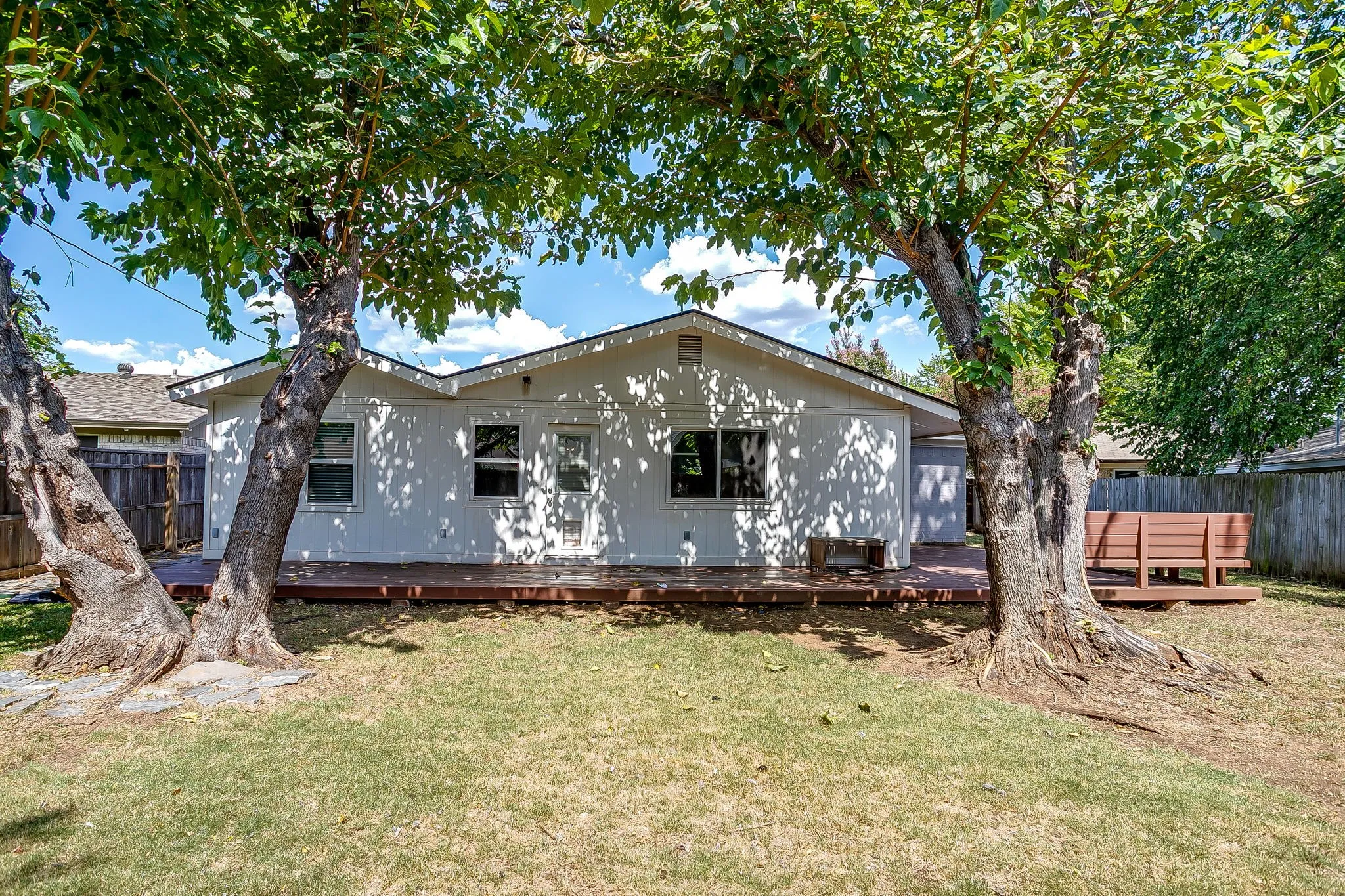 Single Family Residence For Sale in Tarrant County , 6709 Summit Ridge Drive, Watauga, Texas 76148, 4 Bedroom, 2 Bathroom, 2 Garage spaces, 1,791 Sqft, built in 1972, mls#21357219, Real Estate Agent in Watauga, Homes For Sale in Tarrant county, Homes For Sale in Watauga, Realtor in Watauga Texas, Real Estate Brokerage Independent Realty Texas, Luminita Cordes Realtor