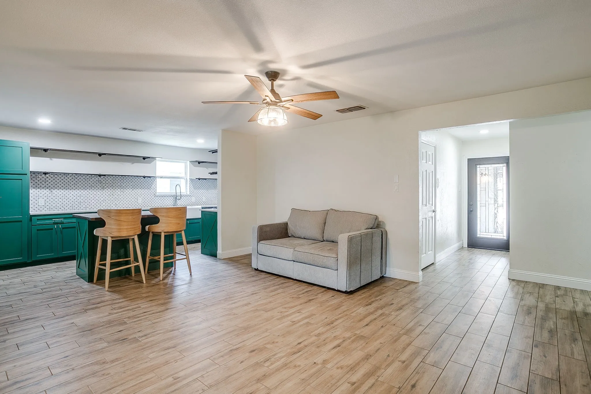 Single Family Residence For Sale in Tarrant County , 6709 Summit Ridge Drive, Watauga, Texas 76148, 4 Bedroom, 2 Bathroom, 2 Garage spaces, 1,791 Sqft, built in 1972, mls#21357219, Real Estate Agent in Watauga, Homes For Sale in Tarrant county, Homes For Sale in Watauga, Realtor in Watauga Texas, Real Estate Brokerage Independent Realty Texas, Luminita Cordes Realtor