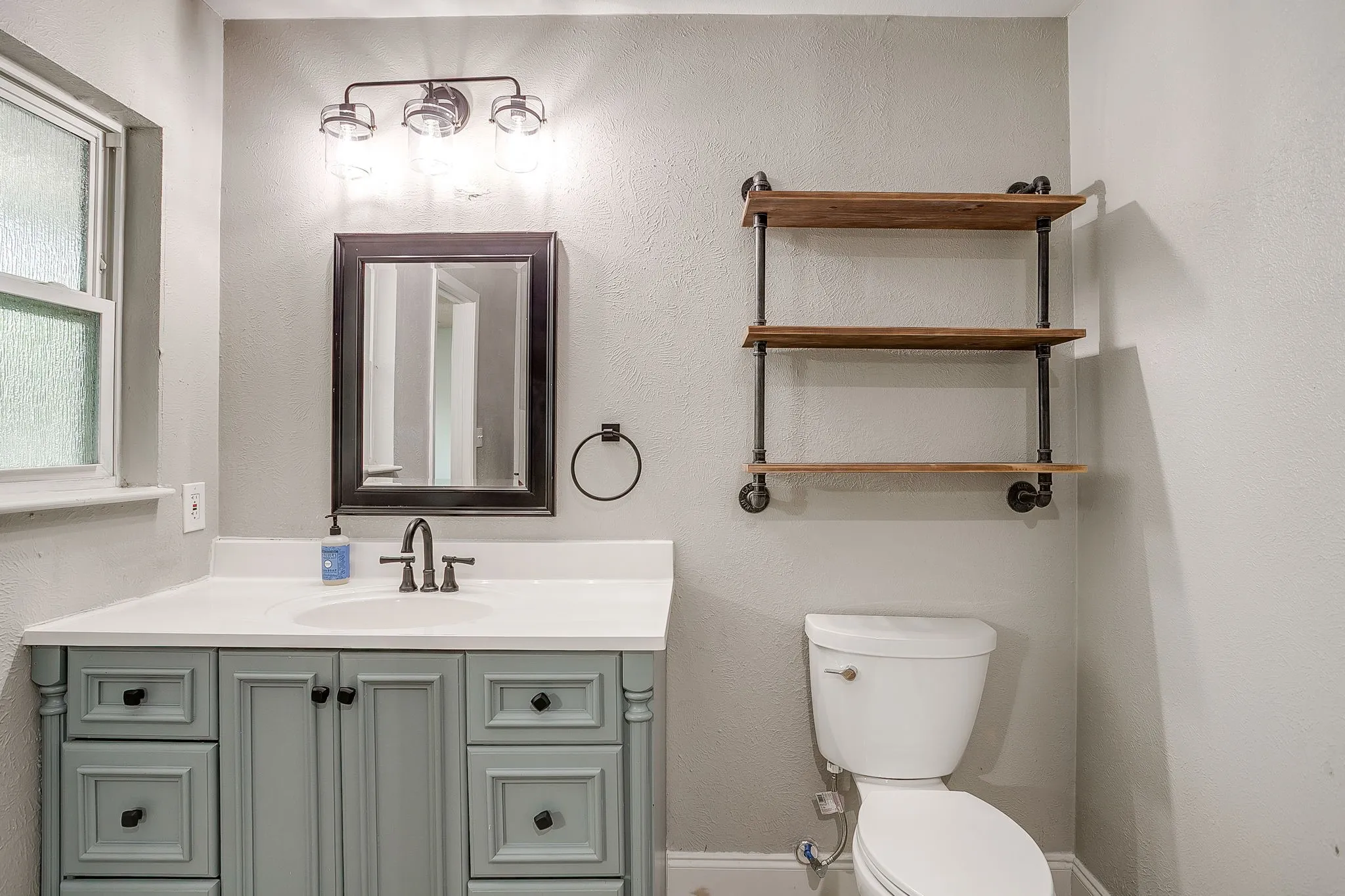 Single Family Residence For Sale in Tarrant County , 6709 Summit Ridge Drive, Watauga, Texas 76148, 4 Bedroom, 2 Bathroom, 2 Garage spaces, 1,791 Sqft, built in 1972, mls#21357219, Real Estate Agent in Watauga, Homes For Sale in Tarrant county, Homes For Sale in Watauga, Realtor in Watauga Texas, Real Estate Brokerage Independent Realty Texas, Luminita Cordes Realtor