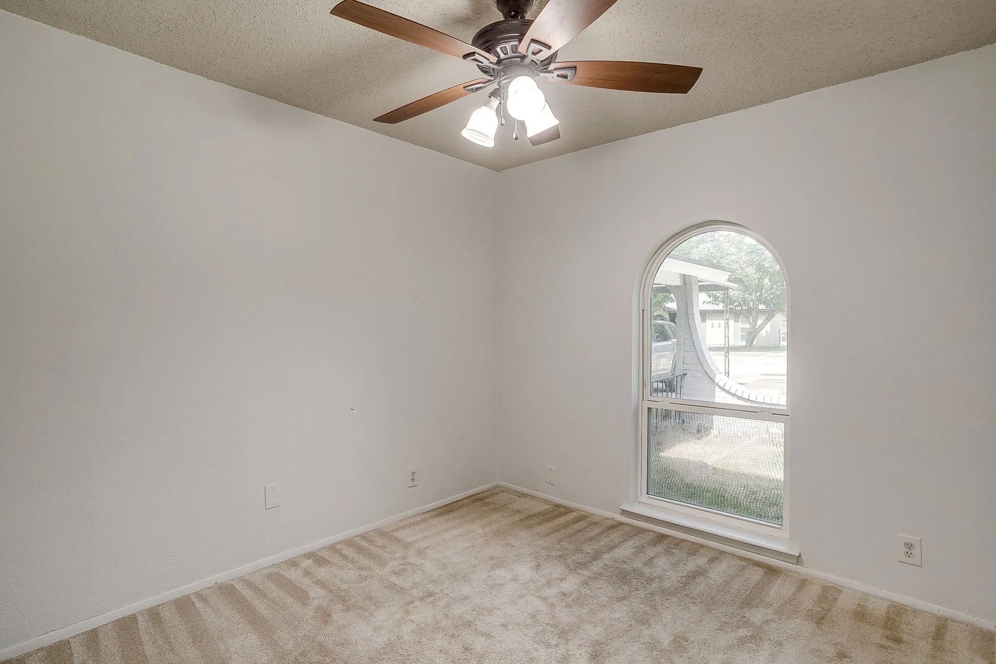 Single Family Residence For Sale in Tarrant County , 6709 Summit Ridge Drive, Watauga, Texas 76148, 4 Bedroom, 2 Bathroom, 2 Garage spaces, 1,791 Sqft, built in 1972, mls#21357219, Real Estate Agent in Watauga, Homes For Sale in Tarrant county, Homes For Sale in Watauga, Realtor in Watauga Texas, Real Estate Brokerage Independent Realty Texas, Luminita Cordes Realtor