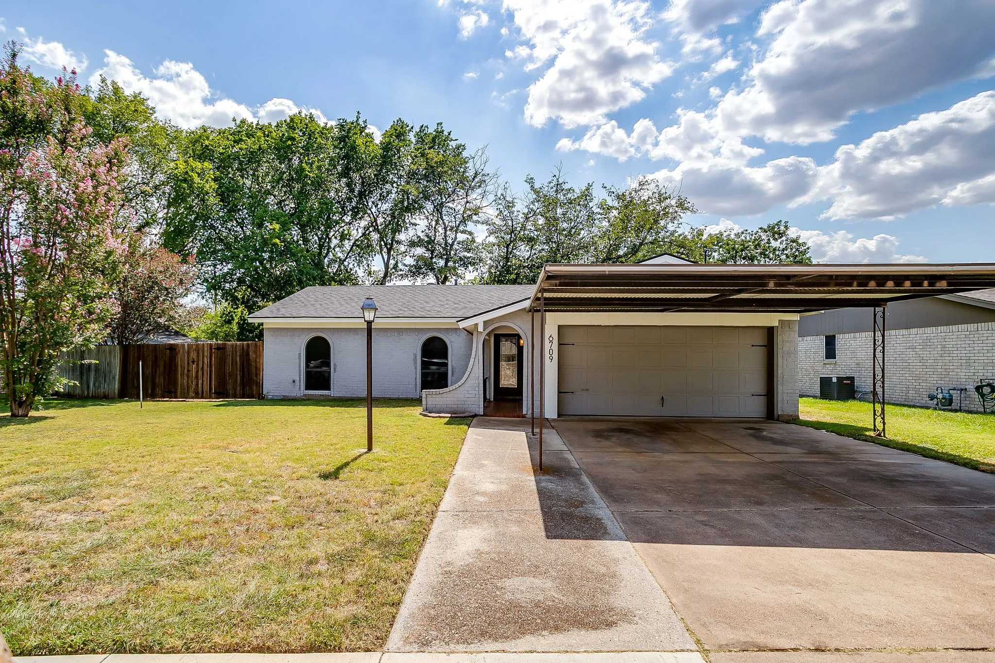 Single Family Residence For Sale in Tarrant County , 6709 Summit Ridge Drive, Watauga, Texas 76148, 4 Bedroom, 2 Bathroom, 2 Garage spaces, 1,791 Sqft, built in 1972, mls#21357219, Real Estate Agent in Watauga, Homes For Sale in Tarrant county, Homes For Sale in Watauga, Realtor in Watauga Texas, Real Estate Brokerage Independent Realty Texas, Luminita Cordes Realtor
