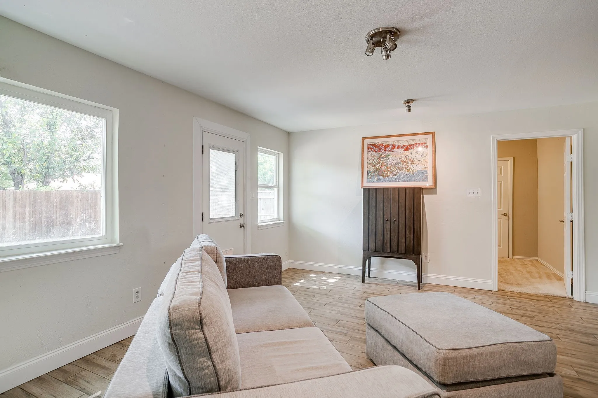 Single Family Residence For Sale in Tarrant County , 6709 Summit Ridge Drive, Watauga, Texas 76148, 4 Bedroom, 2 Bathroom, 2 Garage spaces, 1,791 Sqft, built in 1972, mls#21357219, Real Estate Agent in Watauga, Homes For Sale in Tarrant county, Homes For Sale in Watauga, Realtor in Watauga Texas, Real Estate Brokerage Independent Realty Texas, Luminita Cordes Realtor
