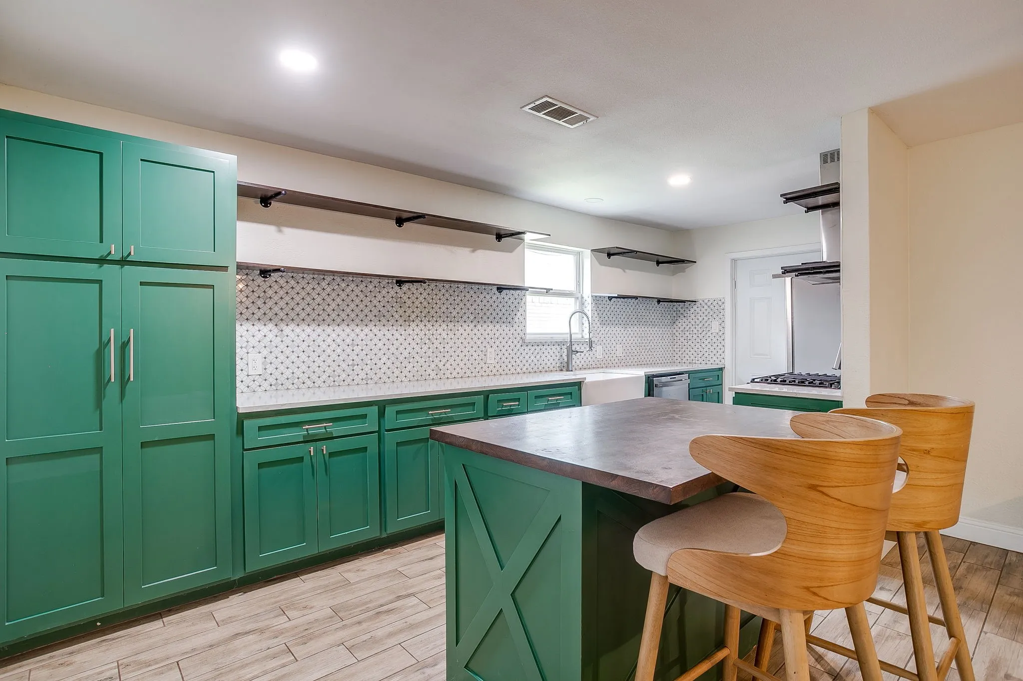 Single Family Residence For Sale in Tarrant County , 6709 Summit Ridge Drive, Watauga, Texas 76148, 4 Bedroom, 2 Bathroom, 2 Garage spaces, 1,791 Sqft, built in 1972, mls#21357219, Real Estate Agent in Watauga, Homes For Sale in Tarrant county, Homes For Sale in Watauga, Realtor in Watauga Texas, Real Estate Brokerage Independent Realty Texas, Luminita Cordes Realtor