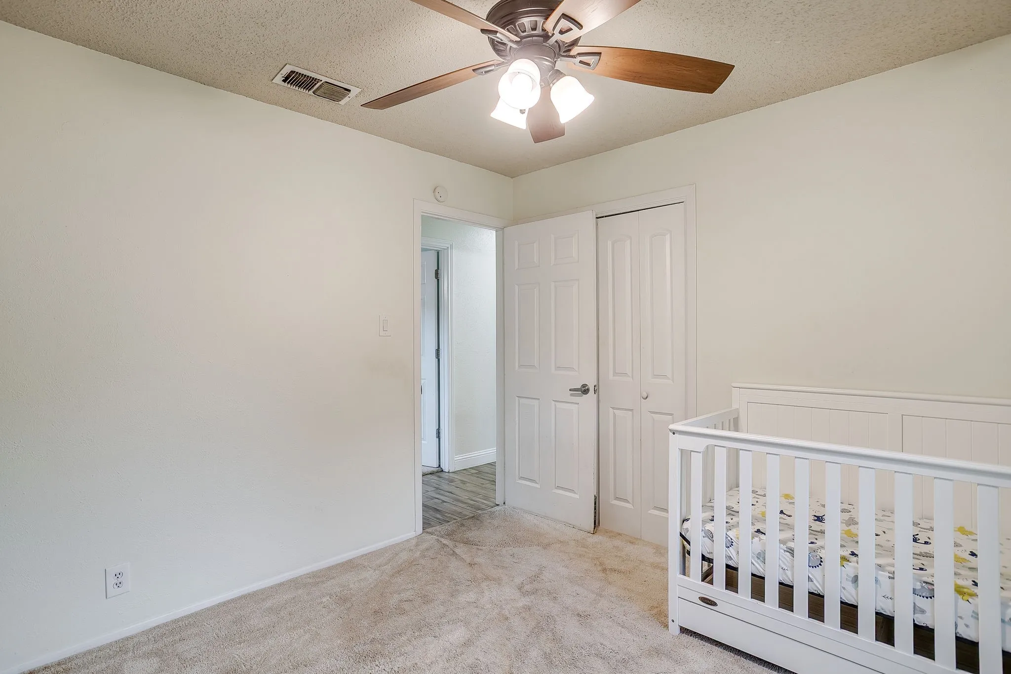 Single Family Residence For Sale in Tarrant County , 6709 Summit Ridge Drive, Watauga, Texas 76148, 4 Bedroom, 2 Bathroom, 2 Garage spaces, 1,791 Sqft, built in 1972, mls#21357219, Real Estate Agent in Watauga, Homes For Sale in Tarrant county, Homes For Sale in Watauga, Realtor in Watauga Texas, Real Estate Brokerage Independent Realty Texas, Luminita Cordes Realtor