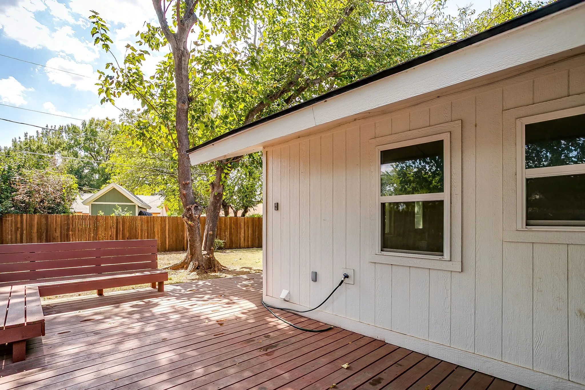 Single Family Residence For Sale in Tarrant County , 6709 Summit Ridge Drive, Watauga, Texas 76148, 4 Bedroom, 2 Bathroom, 2 Garage spaces, 1,791 Sqft, built in 1972, mls#21357219, Real Estate Agent in Watauga, Homes For Sale in Tarrant county, Homes For Sale in Watauga, Realtor in Watauga Texas, Real Estate Brokerage Independent Realty Texas, Luminita Cordes Realtor