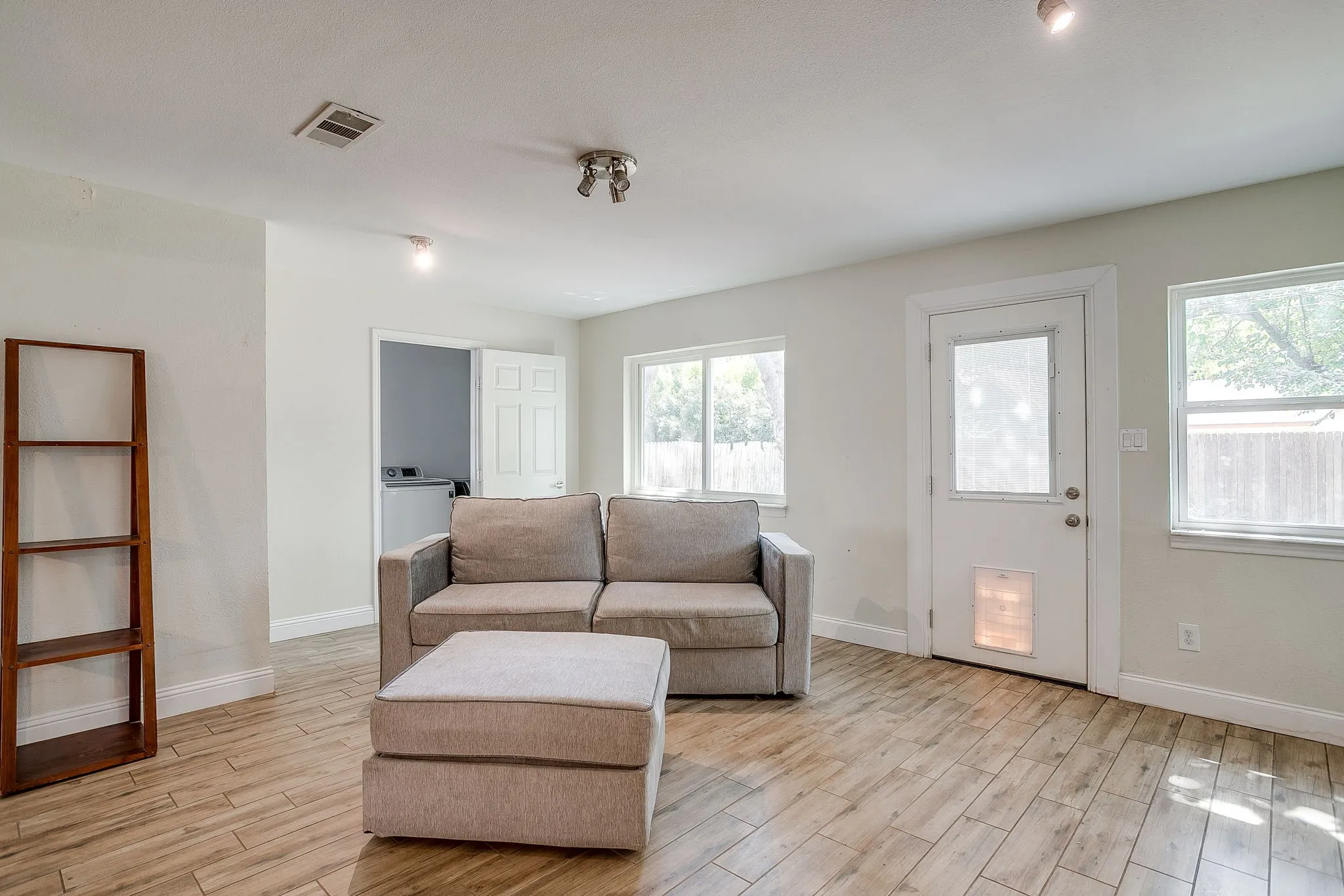 Single Family Residence For Sale in Tarrant County , 6709 Summit Ridge Drive, Watauga, Texas 76148, 4 Bedroom, 2 Bathroom, 2 Garage spaces, 1,791 Sqft, built in 1972, mls#21357219, Real Estate Agent in Watauga, Homes For Sale in Tarrant county, Homes For Sale in Watauga, Realtor in Watauga Texas, Real Estate Brokerage Independent Realty Texas, Luminita Cordes Realtor
