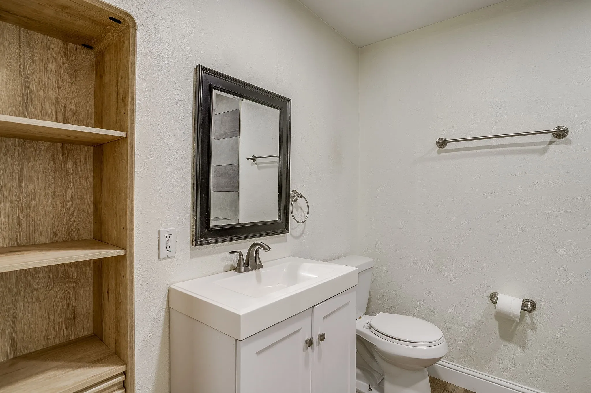 Single Family Residence For Sale in Tarrant County , 6709 Summit Ridge Drive, Watauga, Texas 76148, 4 Bedroom, 2 Bathroom, 2 Garage spaces, 1,791 Sqft, built in 1972, mls#21357219, Real Estate Agent in Watauga, Homes For Sale in Tarrant county, Homes For Sale in Watauga, Realtor in Watauga Texas, Real Estate Brokerage Independent Realty Texas, Luminita Cordes Realtor