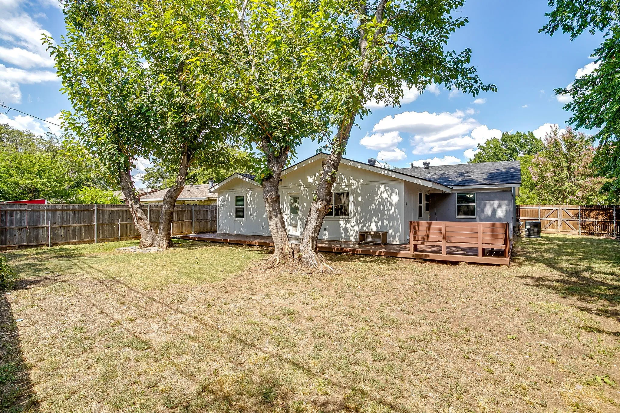 Single Family Residence For Sale in Tarrant County , 6709 Summit Ridge Drive, Watauga, Texas 76148, 4 Bedroom, 2 Bathroom, 2 Garage spaces, 1,791 Sqft, built in 1972, mls#21357219, Real Estate Agent in Watauga, Homes For Sale in Tarrant county, Homes For Sale in Watauga, Realtor in Watauga Texas, Real Estate Brokerage Independent Realty Texas, Luminita Cordes Realtor