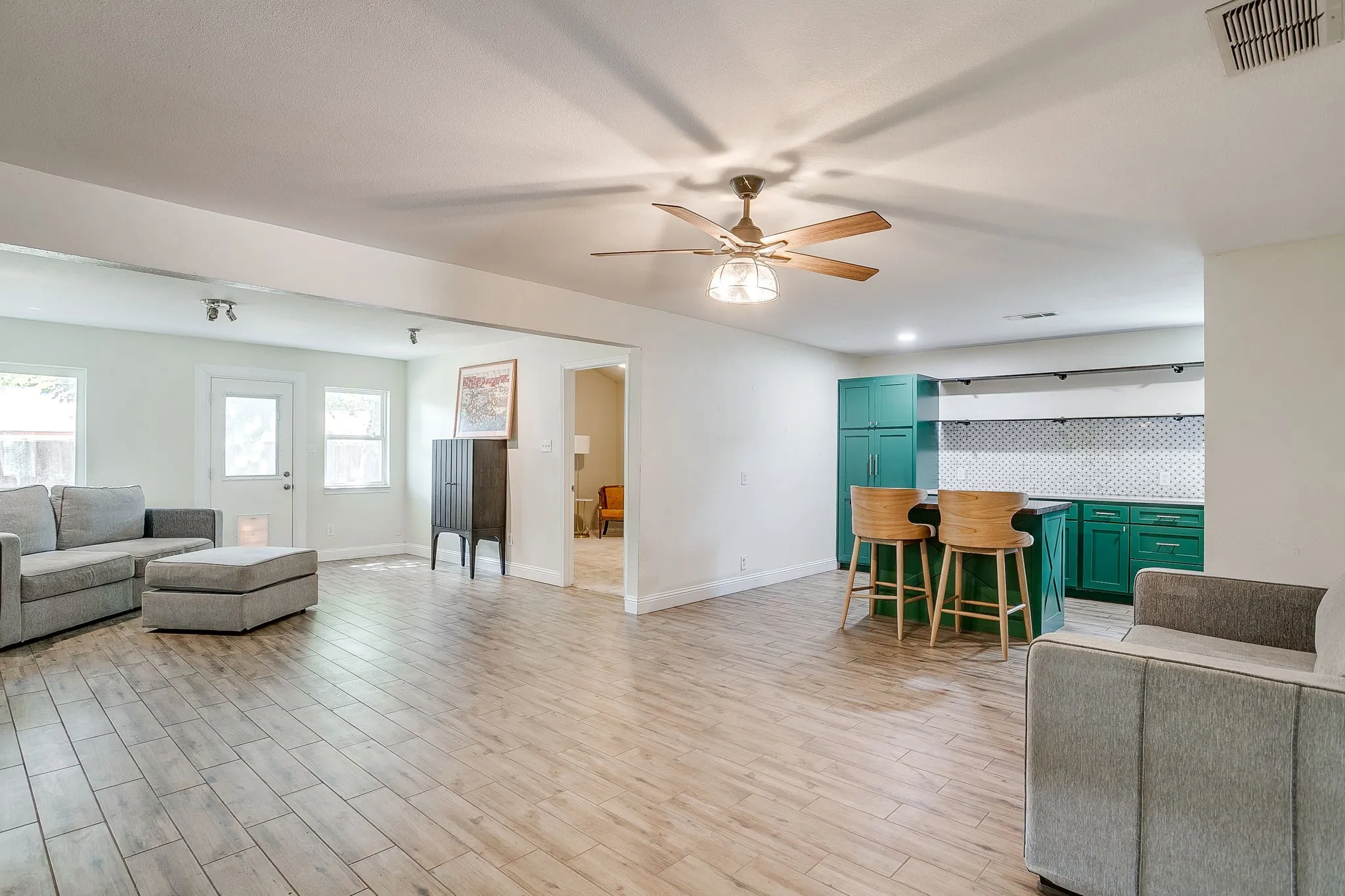 Single Family Residence For Sale in Tarrant County , 6709 Summit Ridge Drive, Watauga, Texas 76148, 4 Bedroom, 2 Bathroom, 2 Garage spaces, 1,791 Sqft, built in 1972, mls#21357219, Real Estate Agent in Watauga, Homes For Sale in Tarrant county, Homes For Sale in Watauga, Realtor in Watauga Texas, Real Estate Brokerage Independent Realty Texas, Luminita Cordes Realtor