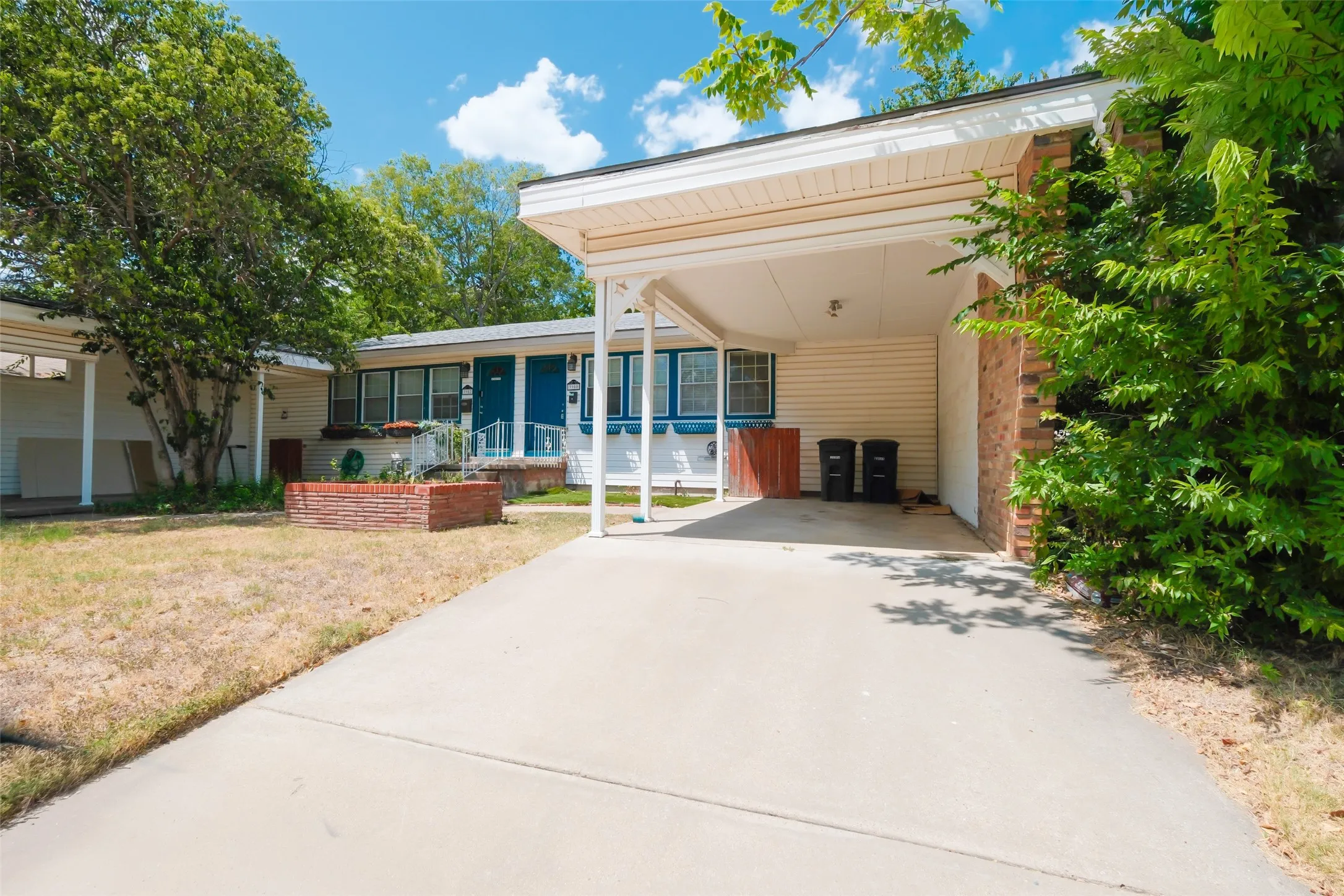 Duplex For Rent in Tarrant County , 3900 Dexter Avenue, Fort Worth, Texas 76107, 2 Bedroom, 2 Bathroom, Garage spaces, 1,953 Sqft, built in 1950, mls#21357227, Real Estate Agent in Fort Worth, Homes For Rent in Tarrant county, Homes For Rent in Fort Worth, Realtor in Fort Worth Texas, Real Estate Brokerage Independent Realty Texas, Luminita Cordes Realtor