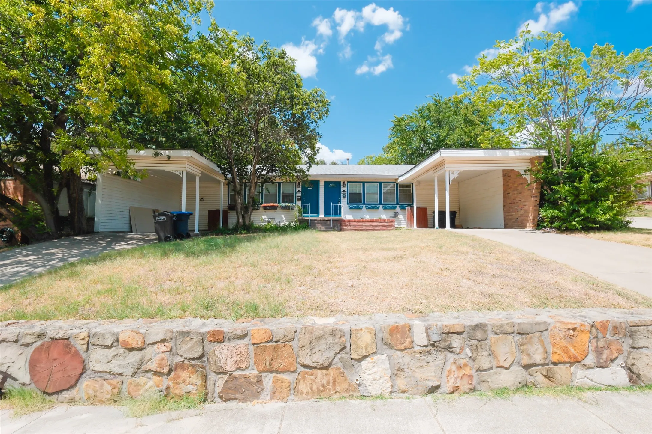 Duplex For Rent in Tarrant County , 3900 Dexter Avenue, Fort Worth, Texas 76107, 2 Bedroom, 2 Bathroom, Garage spaces, 1,953 Sqft, built in 1950, mls#21357227, Real Estate Agent in Fort Worth, Homes For Rent in Tarrant county, Homes For Rent in Fort Worth, Realtor in Fort Worth Texas, Real Estate Brokerage Independent Realty Texas, Luminita Cordes Realtor