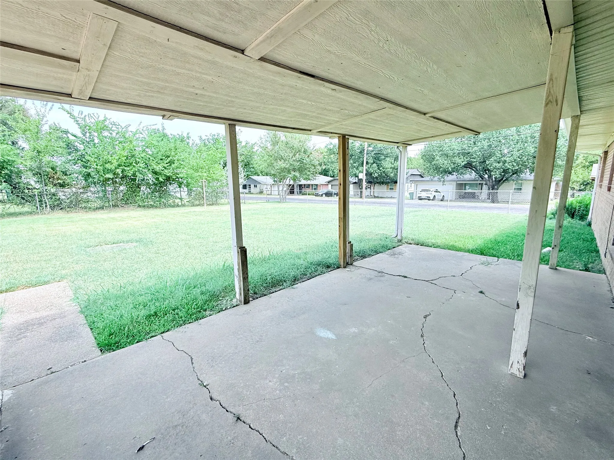 Single Family Residence For Rent in Grayson County , 401 W Lamberth Road, Sherman, Texas 75092, 3 Bedroom, 2 Bathroom, 1 Garage spaces, 1,640 Sqft, built in 1955, mls#21357241, Real Estate Agent in Sherman, Homes For Rent in Grayson county, Homes For Rent in Sherman, Realtor in Sherman Texas, Real Estate Brokerage Independent Realty Texas, Luminita Cordes Realtor