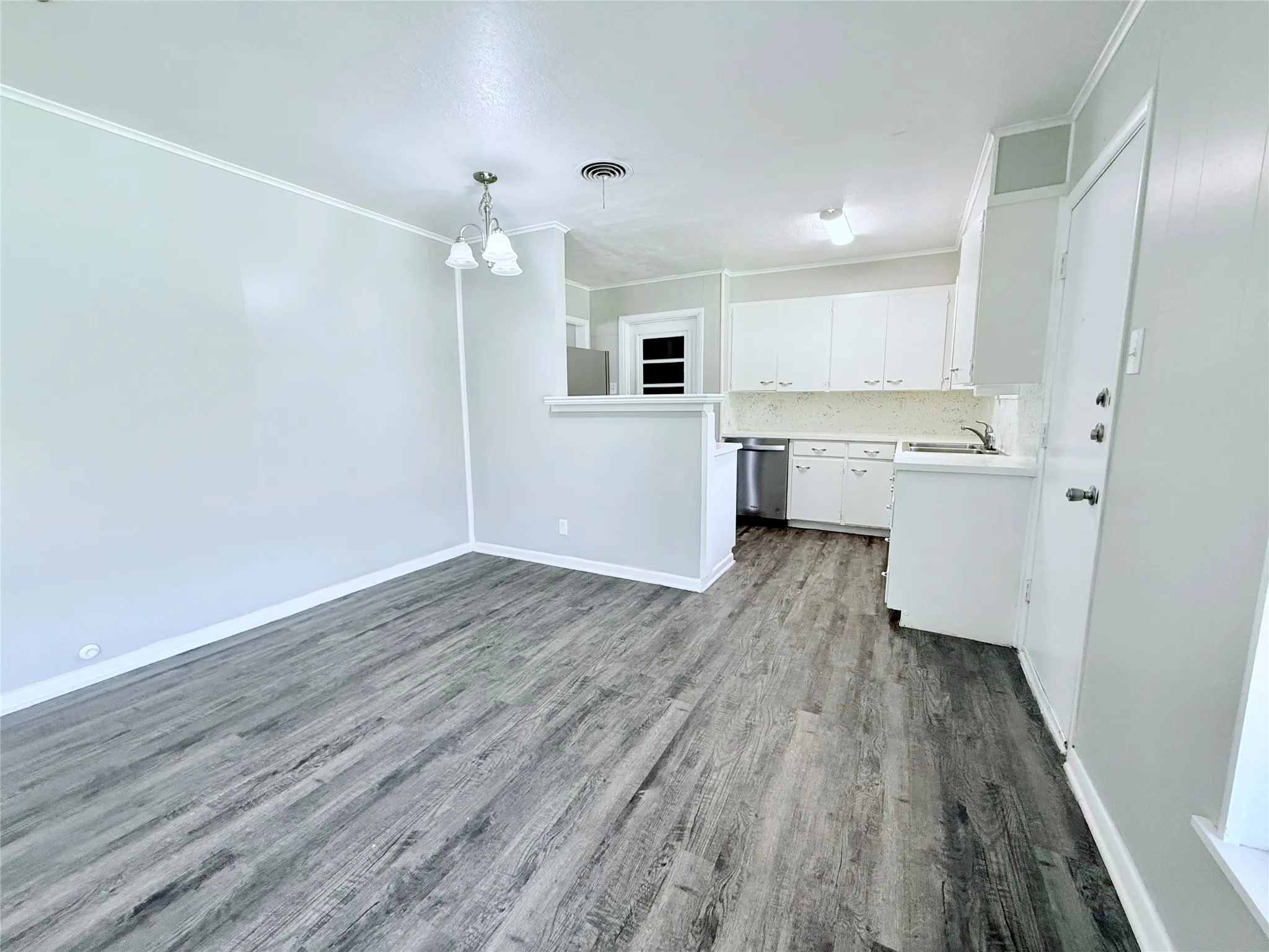 Single Family Residence For Rent in Grayson County , 401 W Lamberth Road, Sherman, Texas 75092, 3 Bedroom, 2 Bathroom, 1 Garage spaces, 1,640 Sqft, built in 1955, mls#21357241, Real Estate Agent in Sherman, Homes For Rent in Grayson county, Homes For Rent in Sherman, Realtor in Sherman Texas, Real Estate Brokerage Independent Realty Texas, Luminita Cordes Realtor